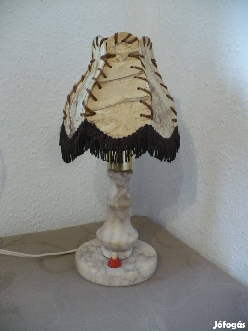 Márvány aljjal asztali lámpa