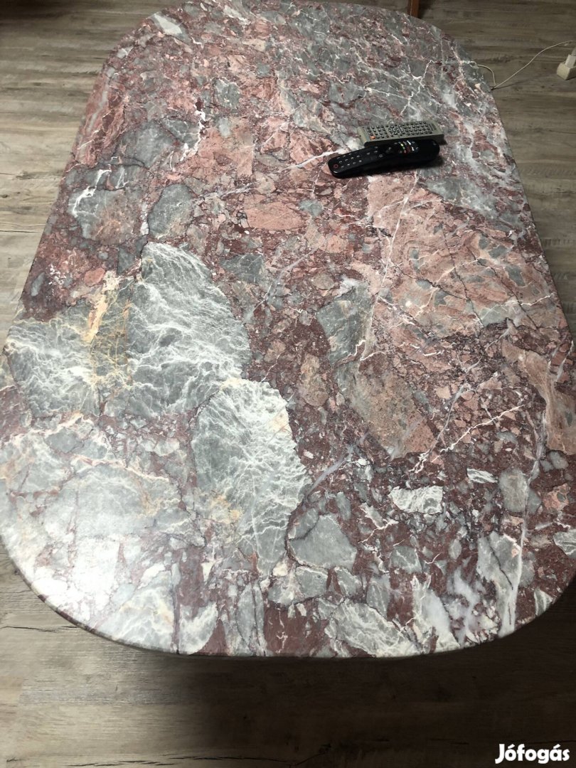 Márvány dohányzó asztal