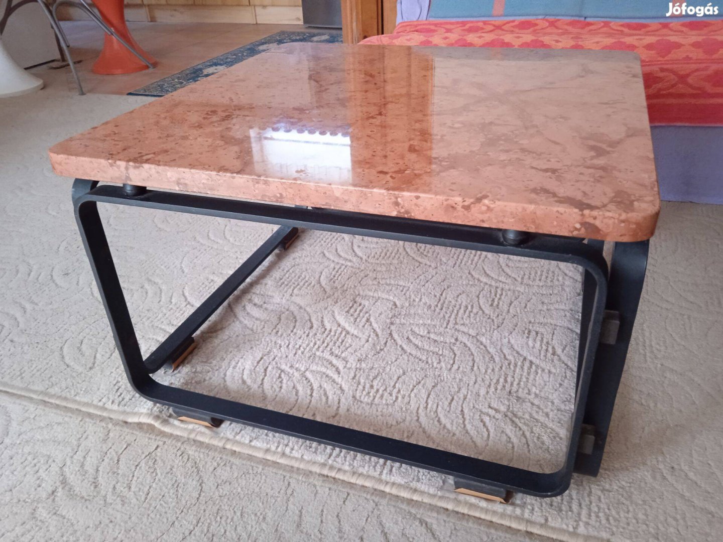 Márvány dohányzóasztal, iparművész készítette