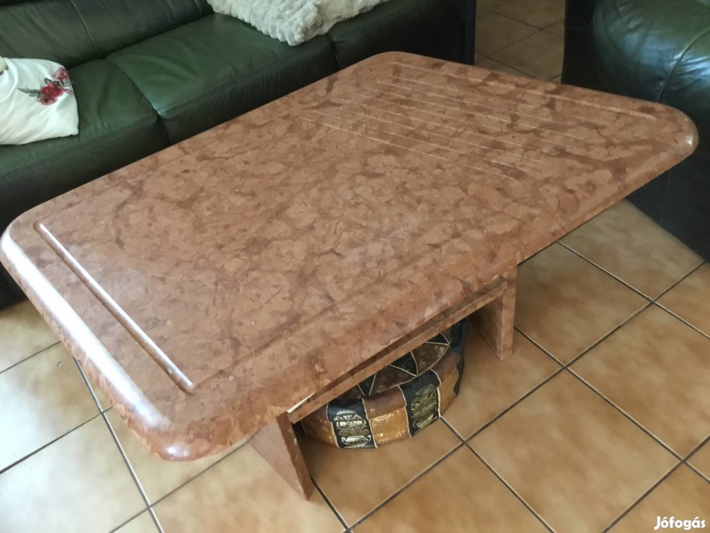Márvány dohányzóasztal eladó,egyedi stílusban