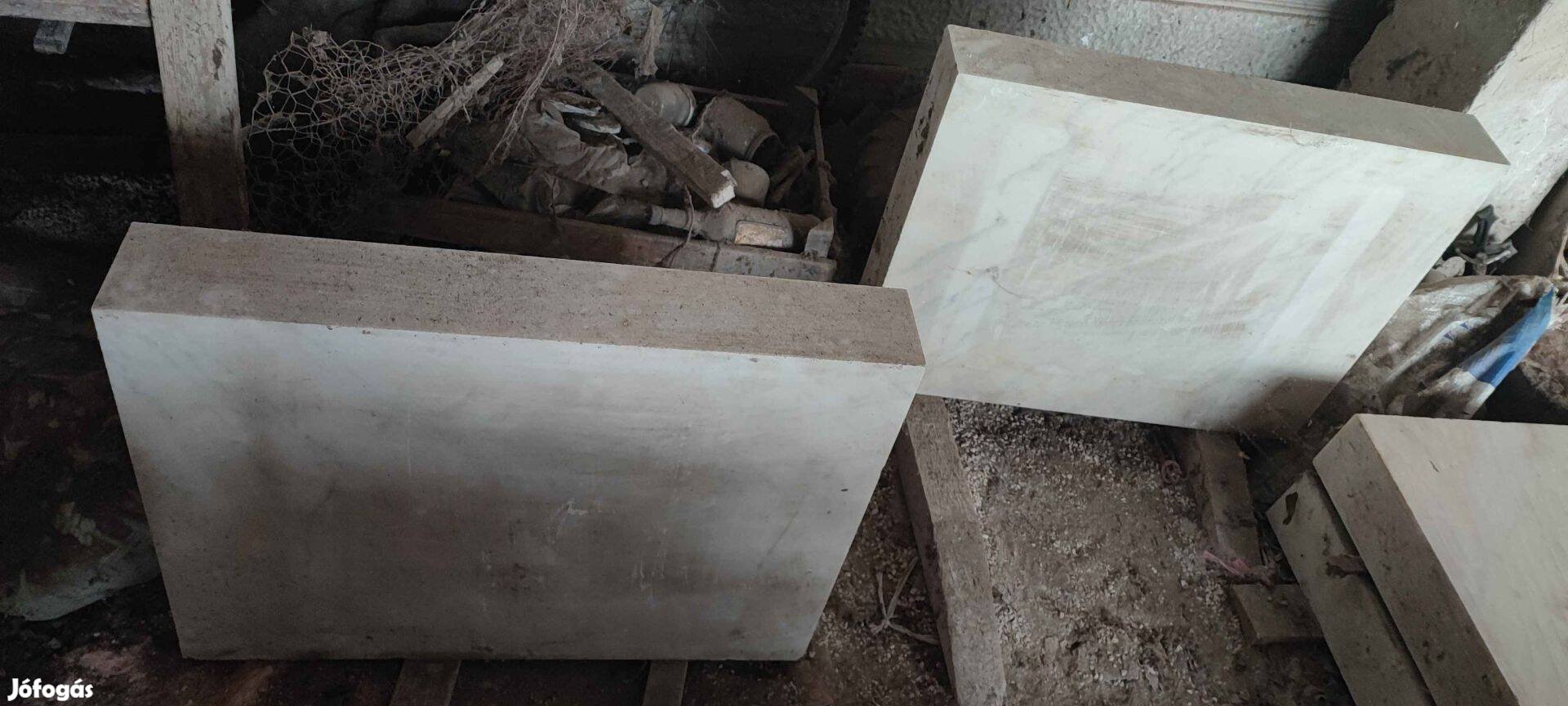 Márvány tömb + lépcső (80x60x12)