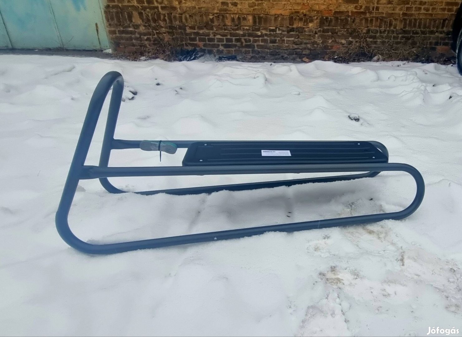 Márványszürke kopás álló festés.Speedy fém szánkó eladó! Uj.