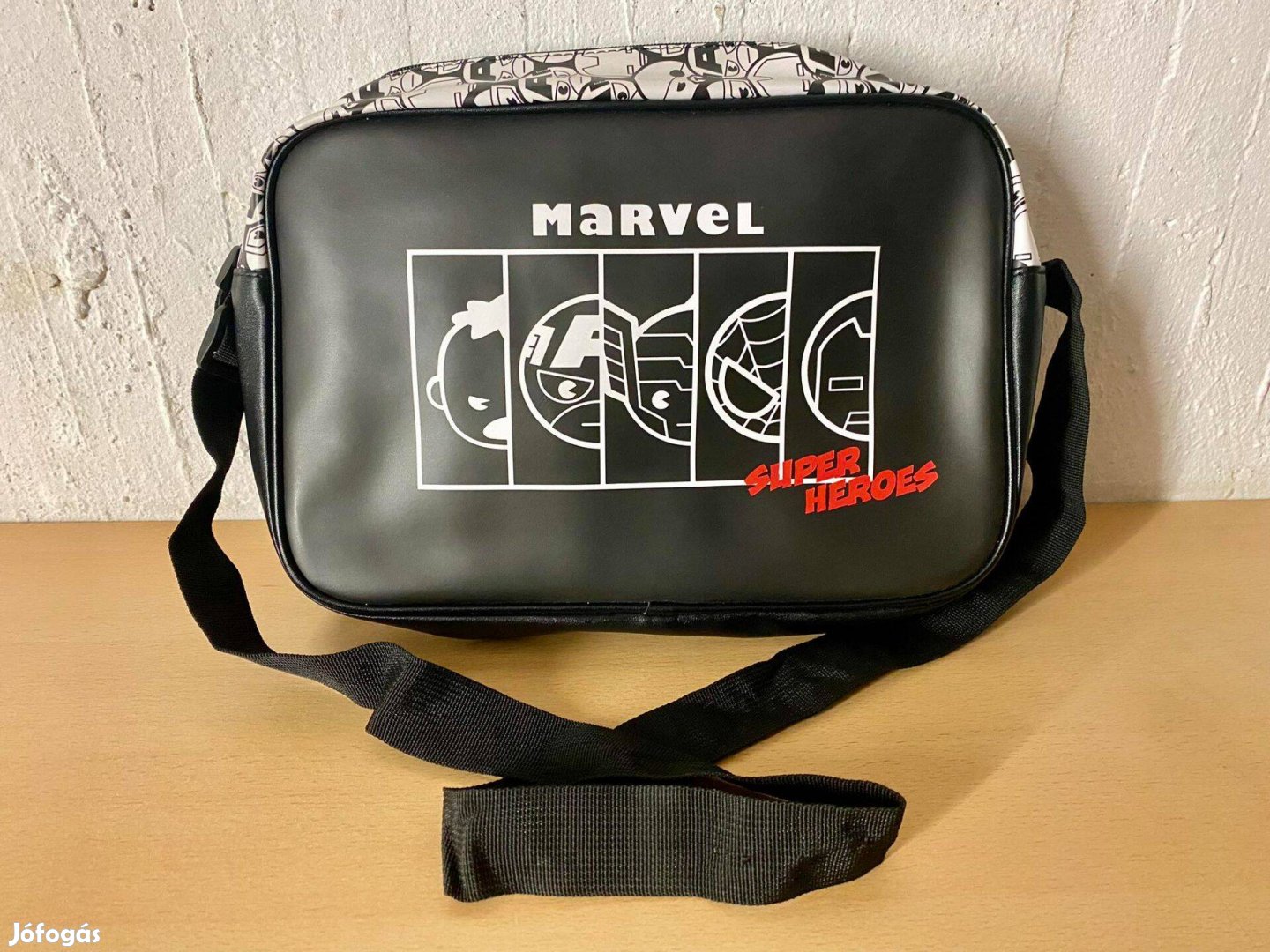 Marvel Comics műbőr válltáska, oldaltáska (kb. 34x22x10 cm.)