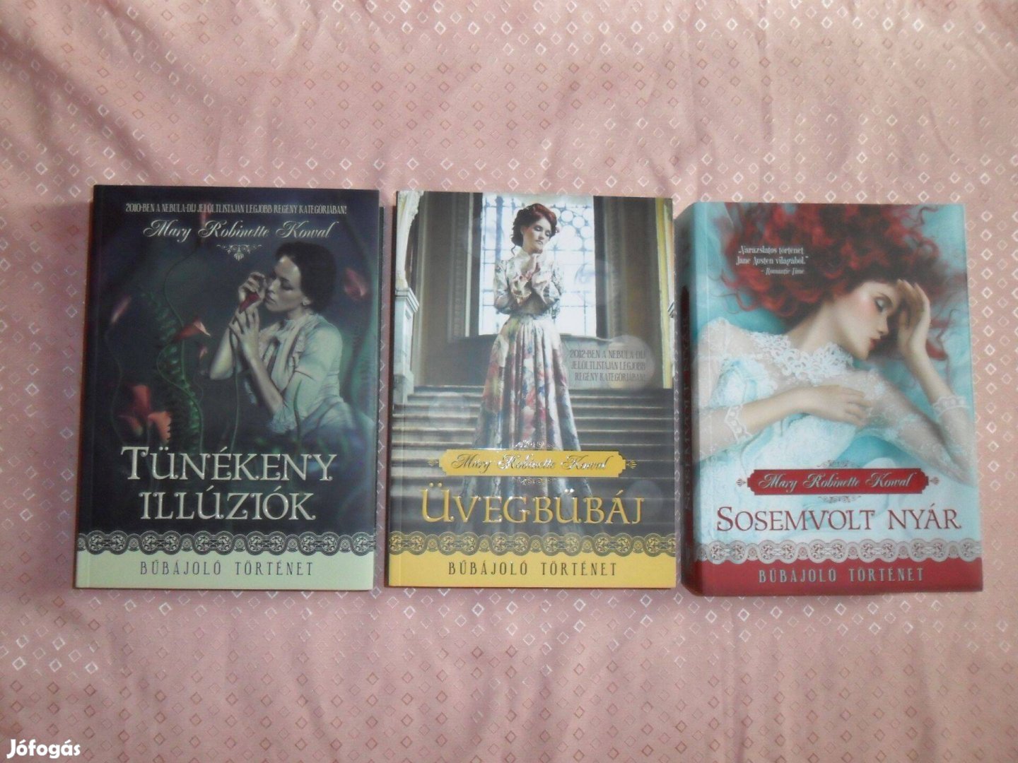 Mary Robinette Kowal: Tünékeny illúziók + Üvegbűbáj + Sosemvolt nyár