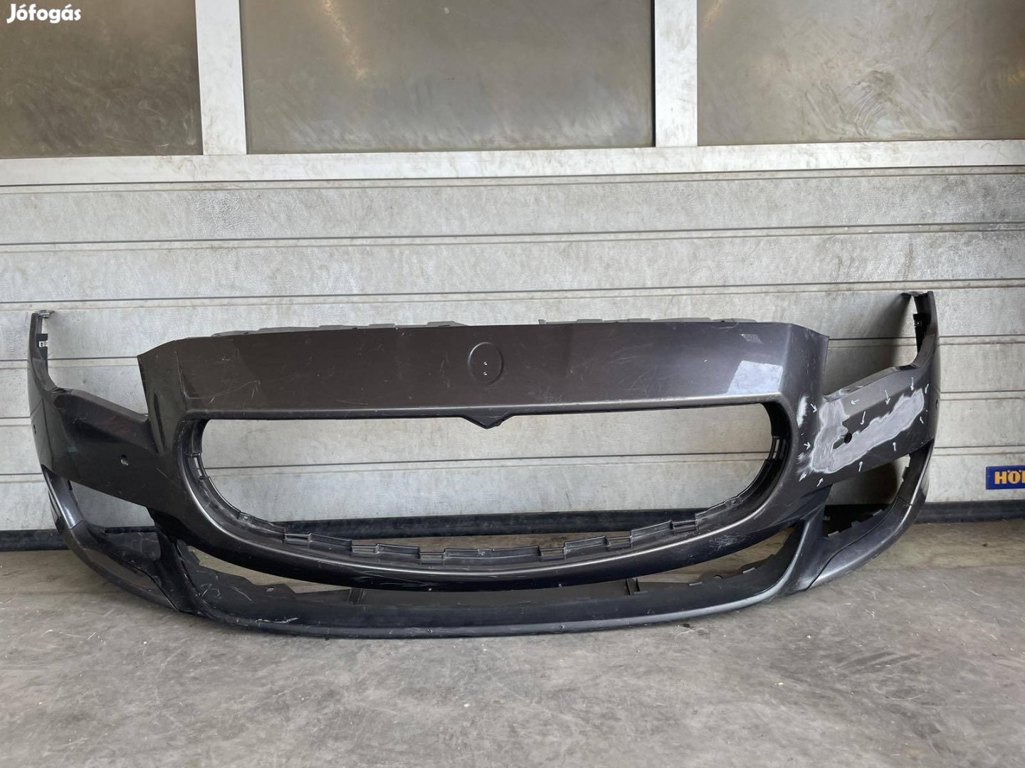 Maserati Quattroporte első lökhárító lökő 2014- 670010256