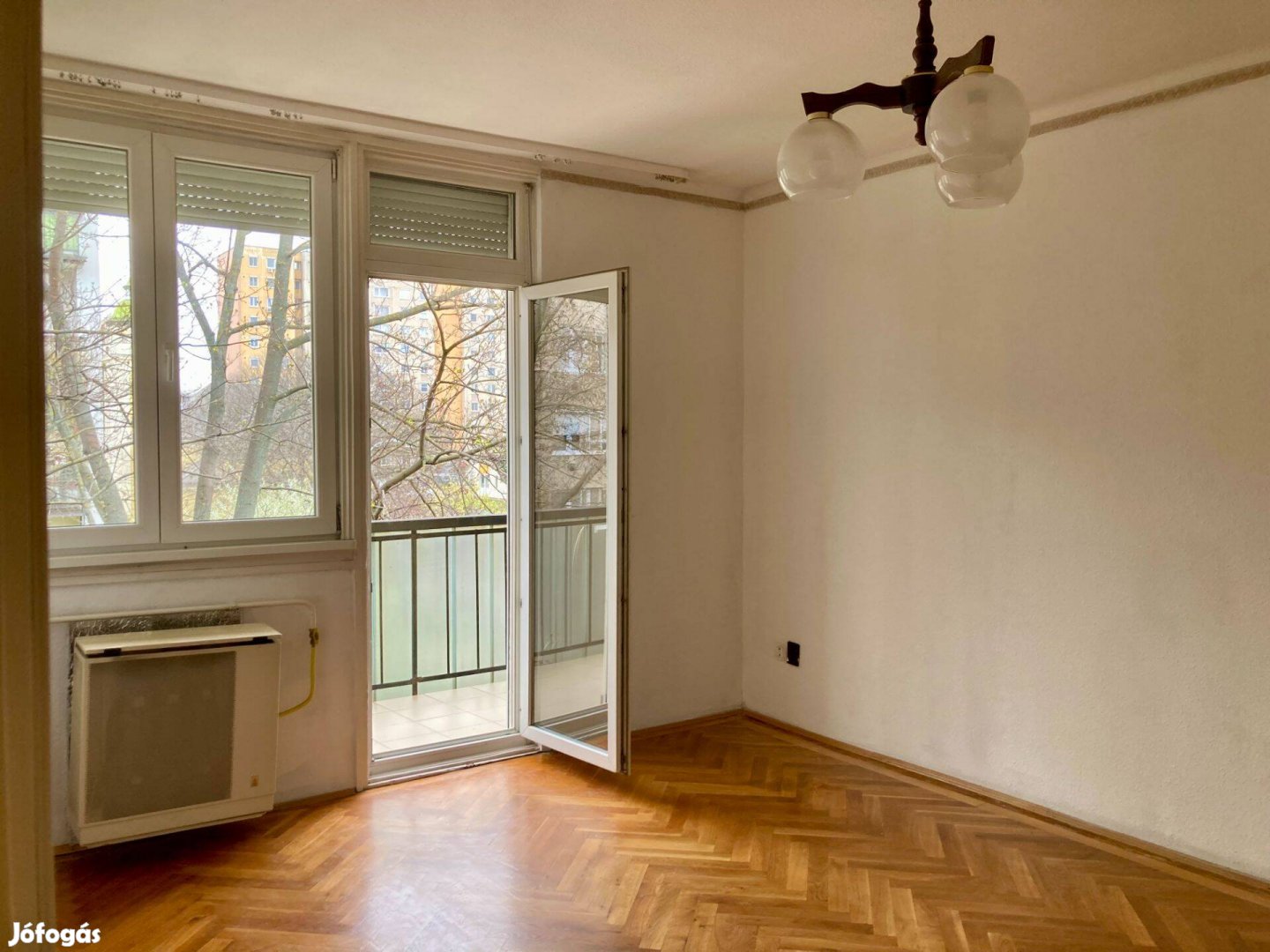 Másfél szobás társasházi lakás a Katona József utcában