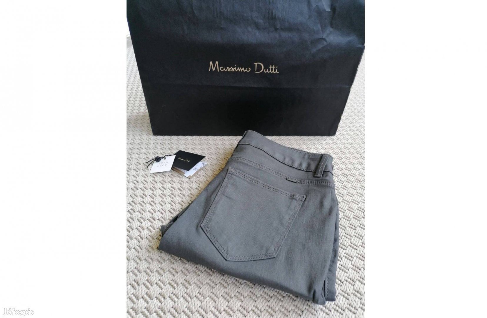 Massimo Dutti Testhezálló Bevonatos Farmernadrág - 36-os