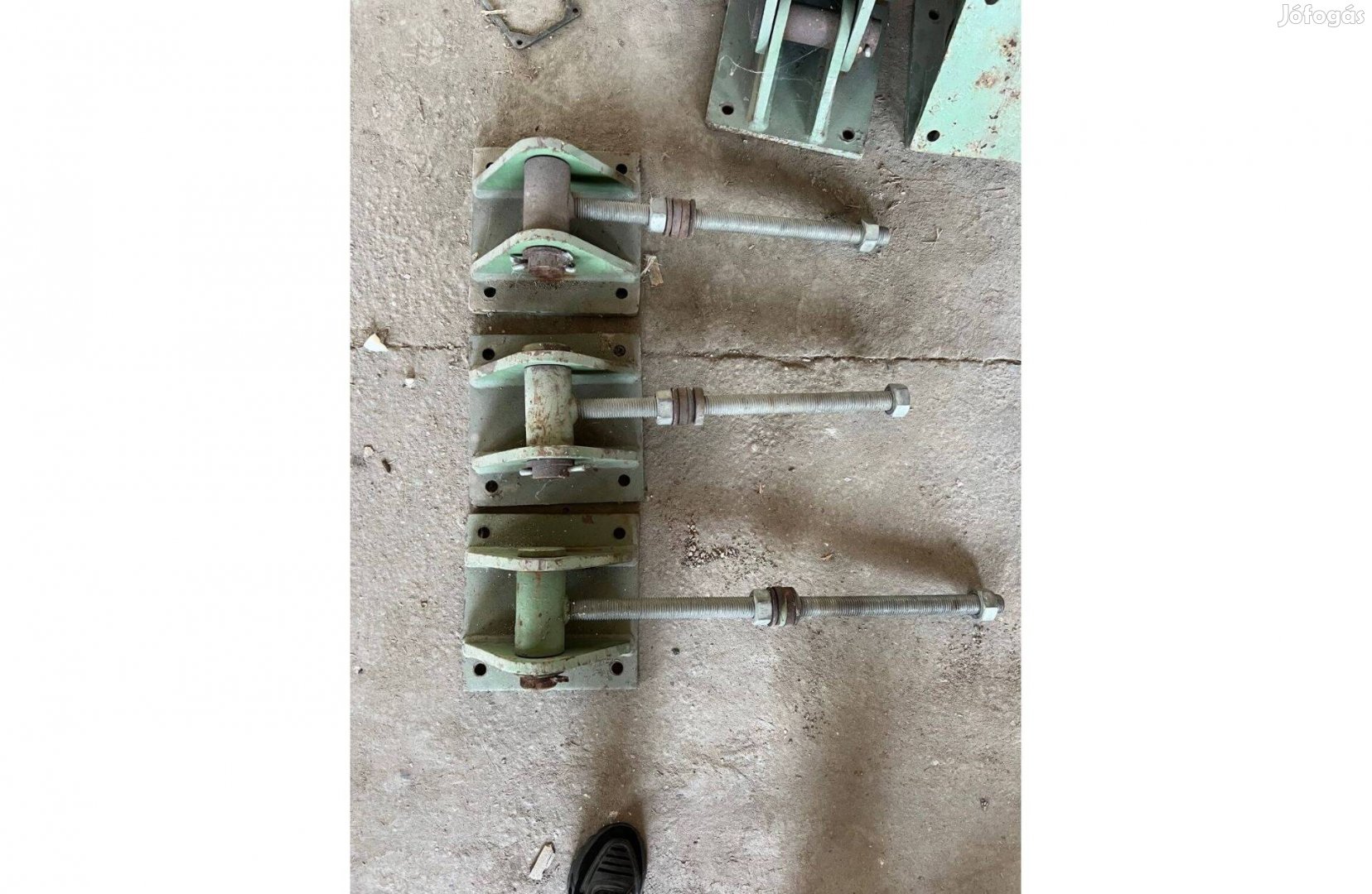 Masszív Ipari Motorfeszítő Szíjfeszítő Bak eladó