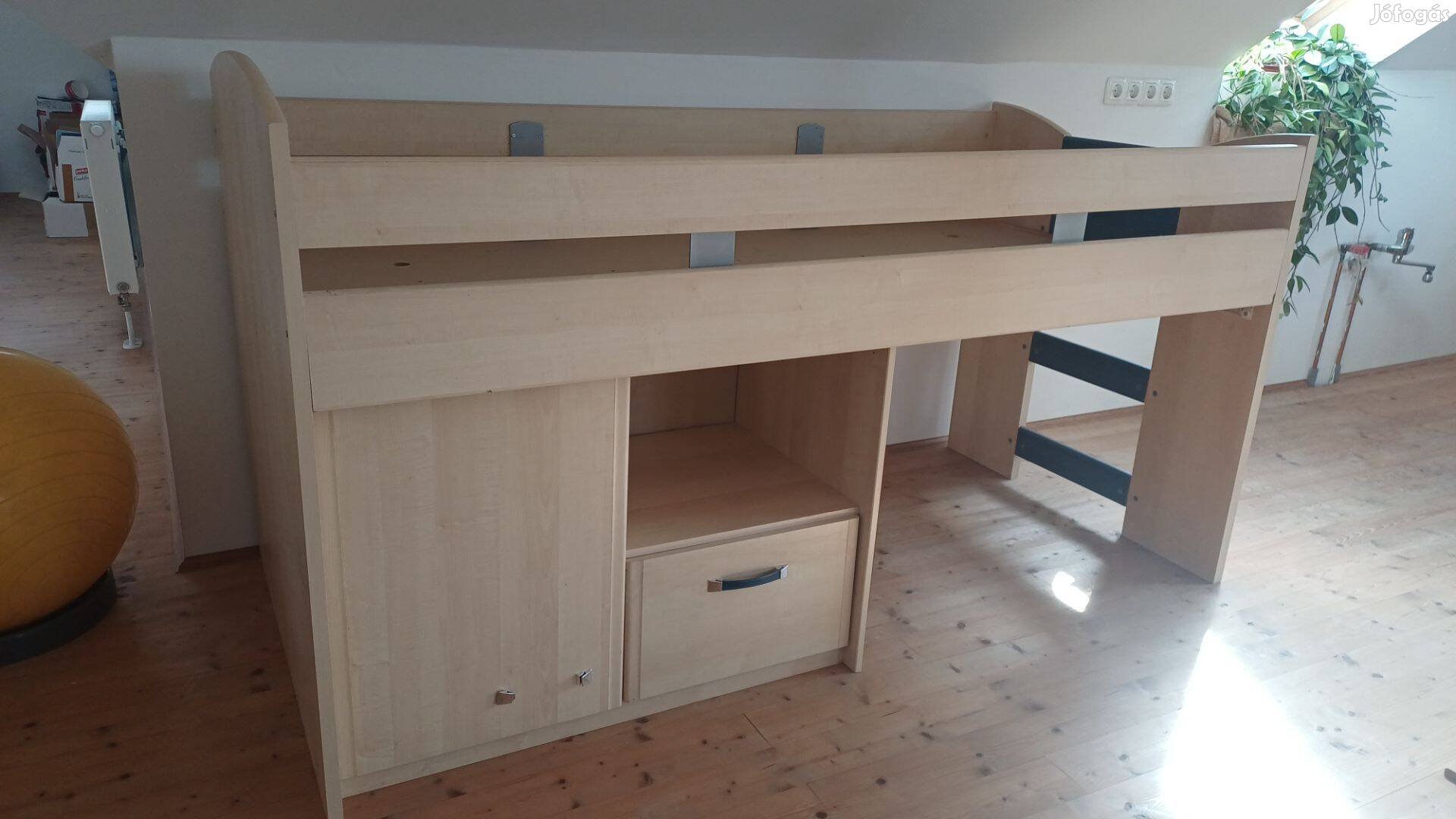 Masszív félmagas gyermekágy