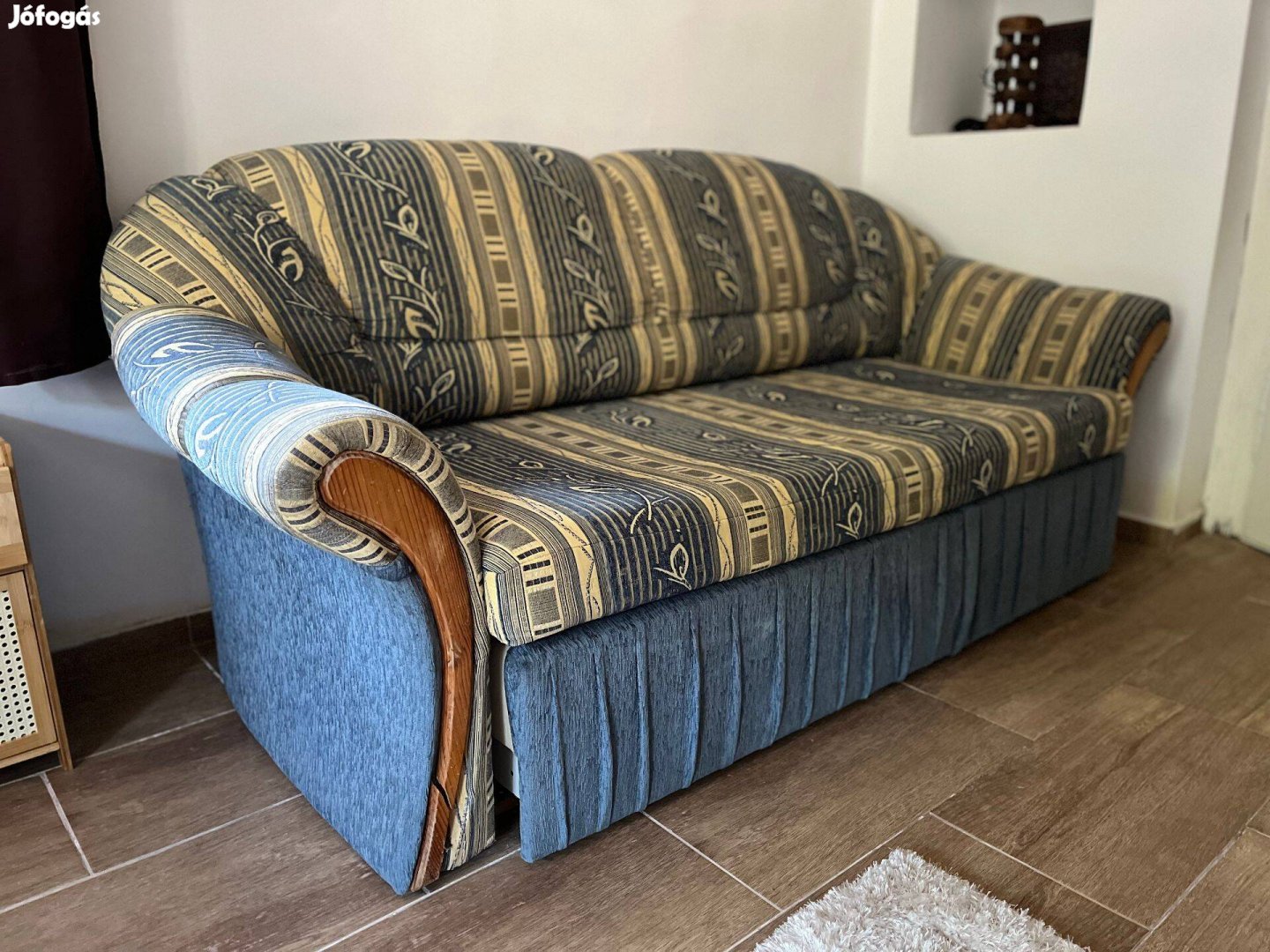Masszív kanapé, kétszemélyes kihúzhatós