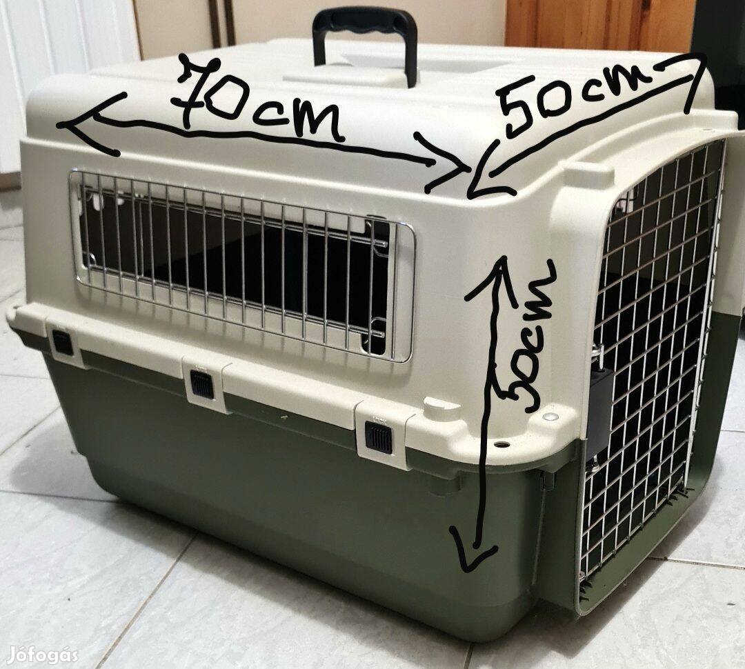 Masszív kisállat hordozó. Egyszer használta a cicám. Mondhatom, új!