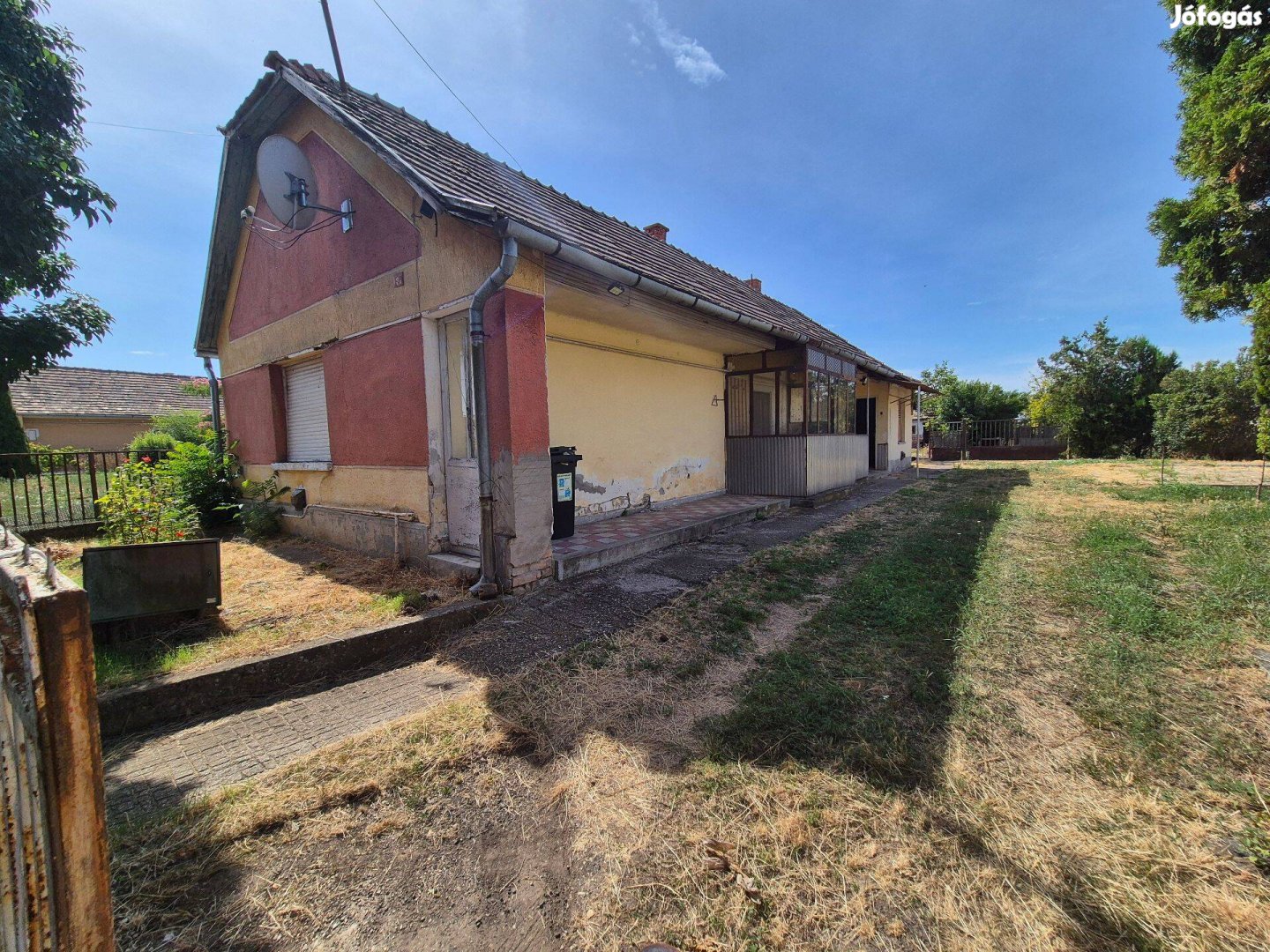 Masszív komfortos 3 szobás parasztház eladó Kislángon!