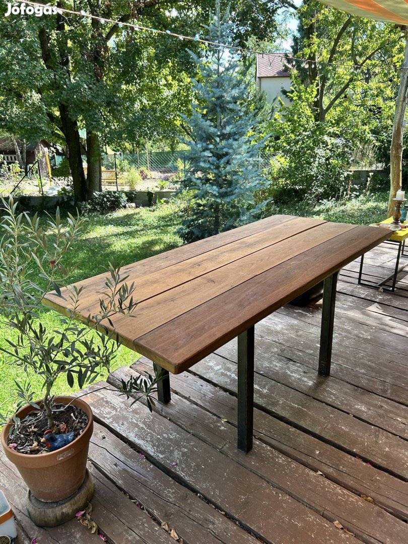 Masszív rusztikus tölgyfa asztal