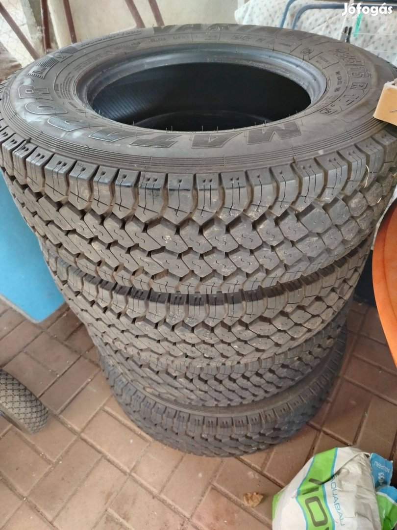 Matador gumiabroncs 235/75 R 17,5