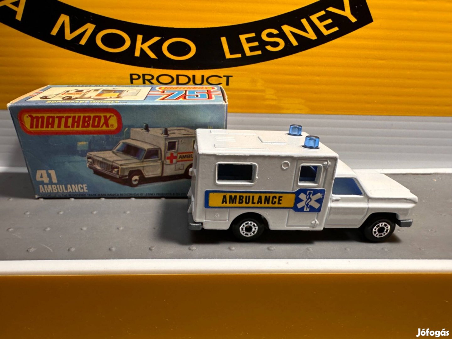 Matchbox 41 Ambulance kék keresztes