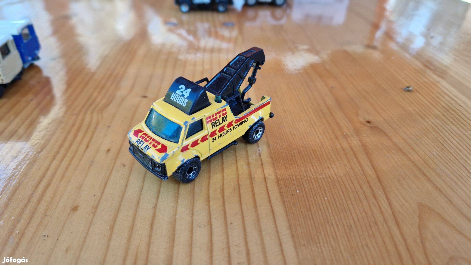 Matchbox Breakdown Van Kisautó többféle színben 3 db