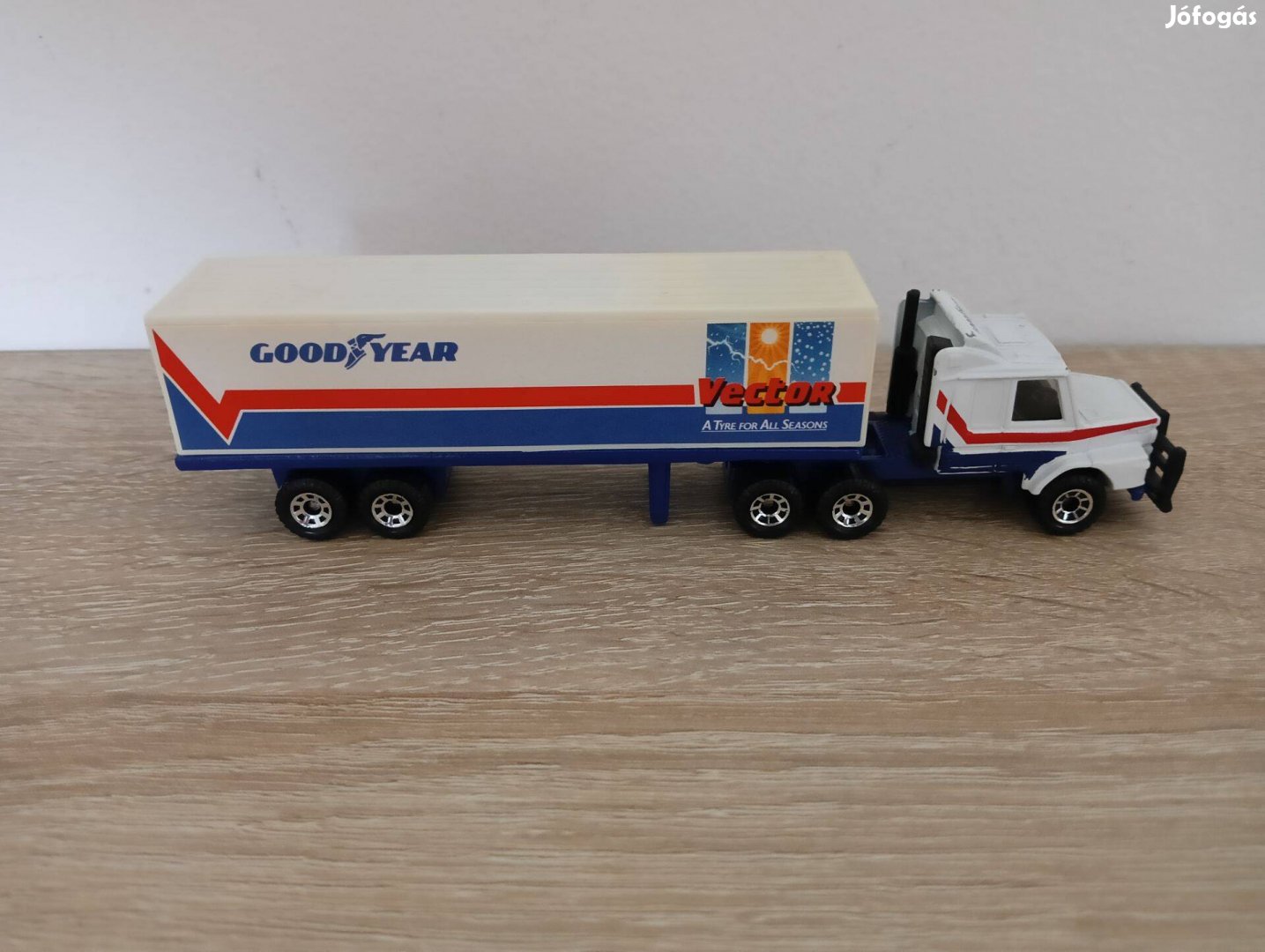 Matchbox CY16 - Scania truck and trailer Good Year