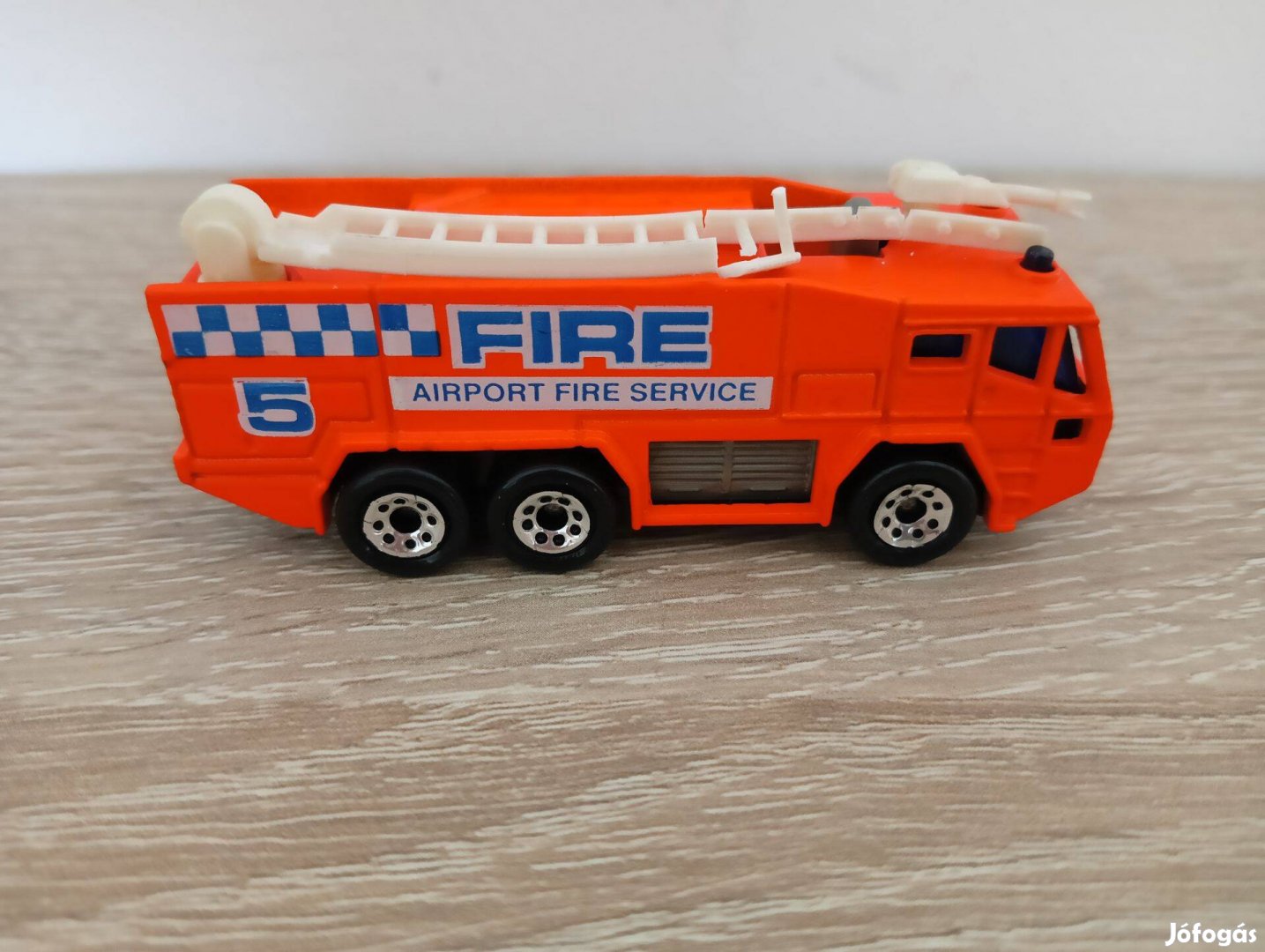 Matchbox MB8 orange airport fire truck