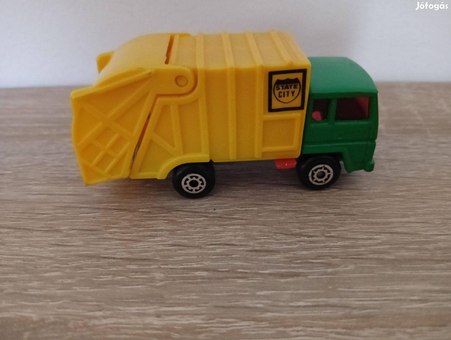 Matchbox MB 36 Refuse Truck Green cabin Yellow