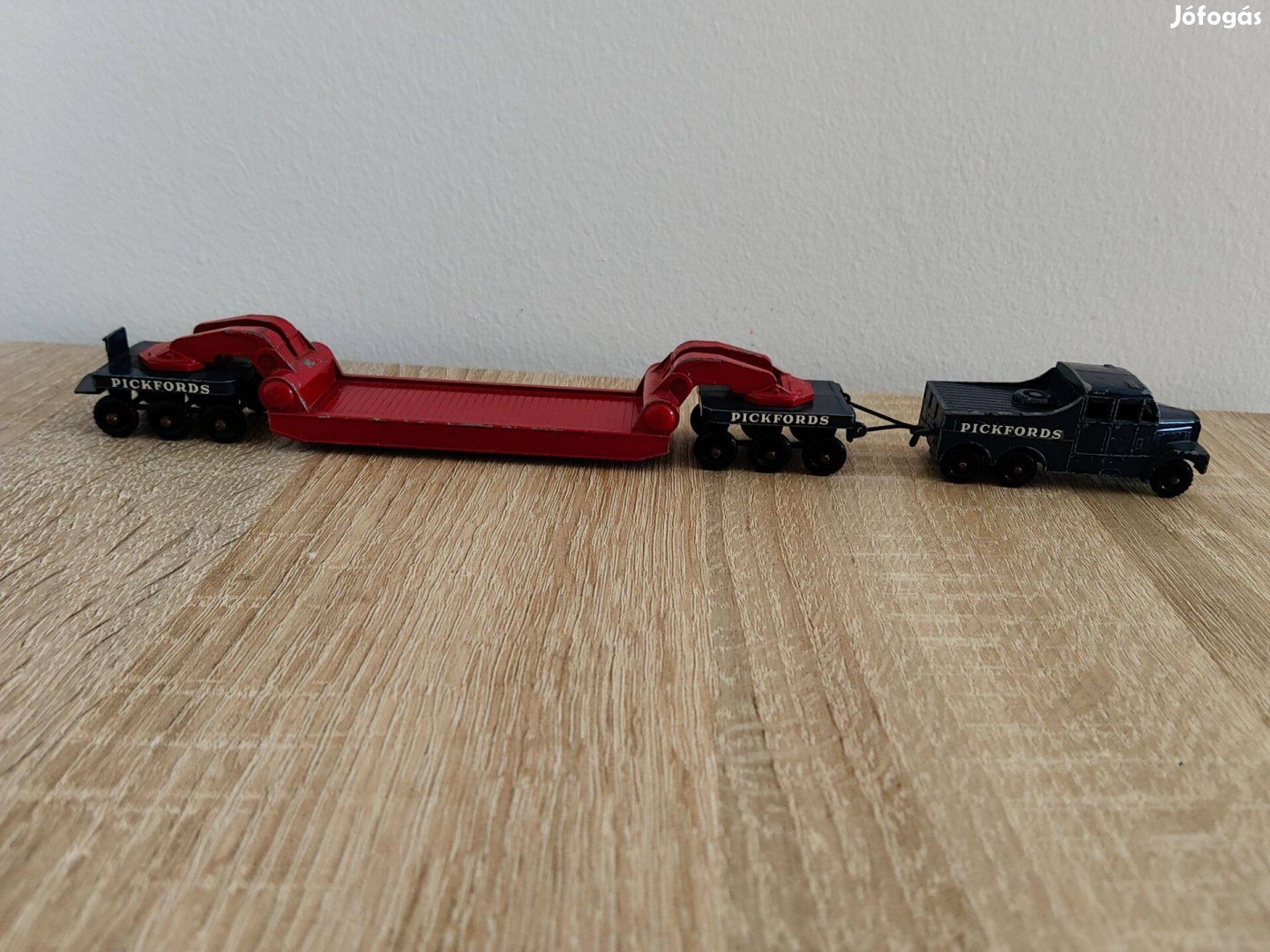 Matchbox Moko M6 Pickfords LOW Loader Transporter