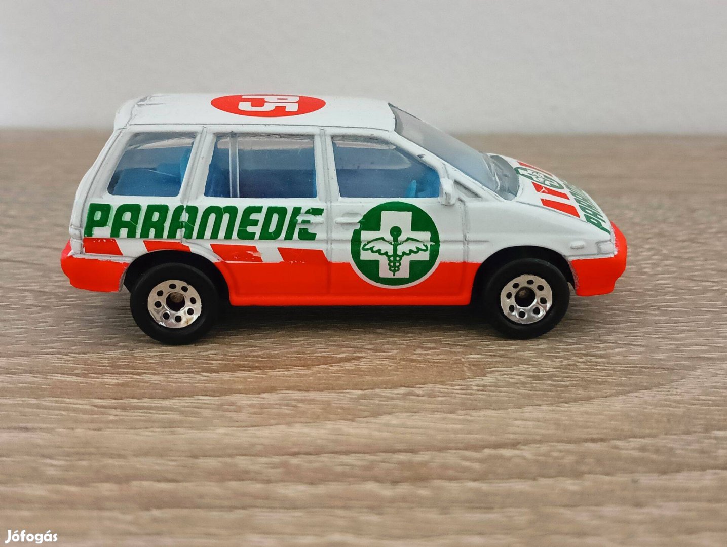 Matchbox Nissan Prairie paramedic