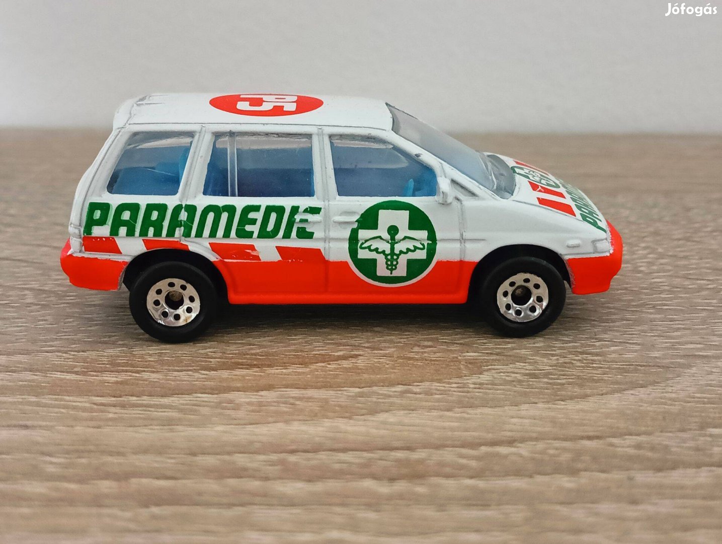 Matchbox Nissan Prairie paramedic