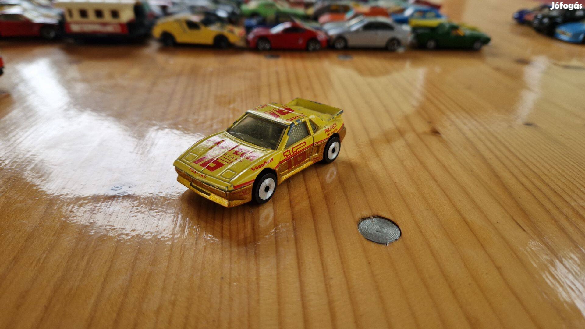 Matchbox Pontiac Fiero Kisautó