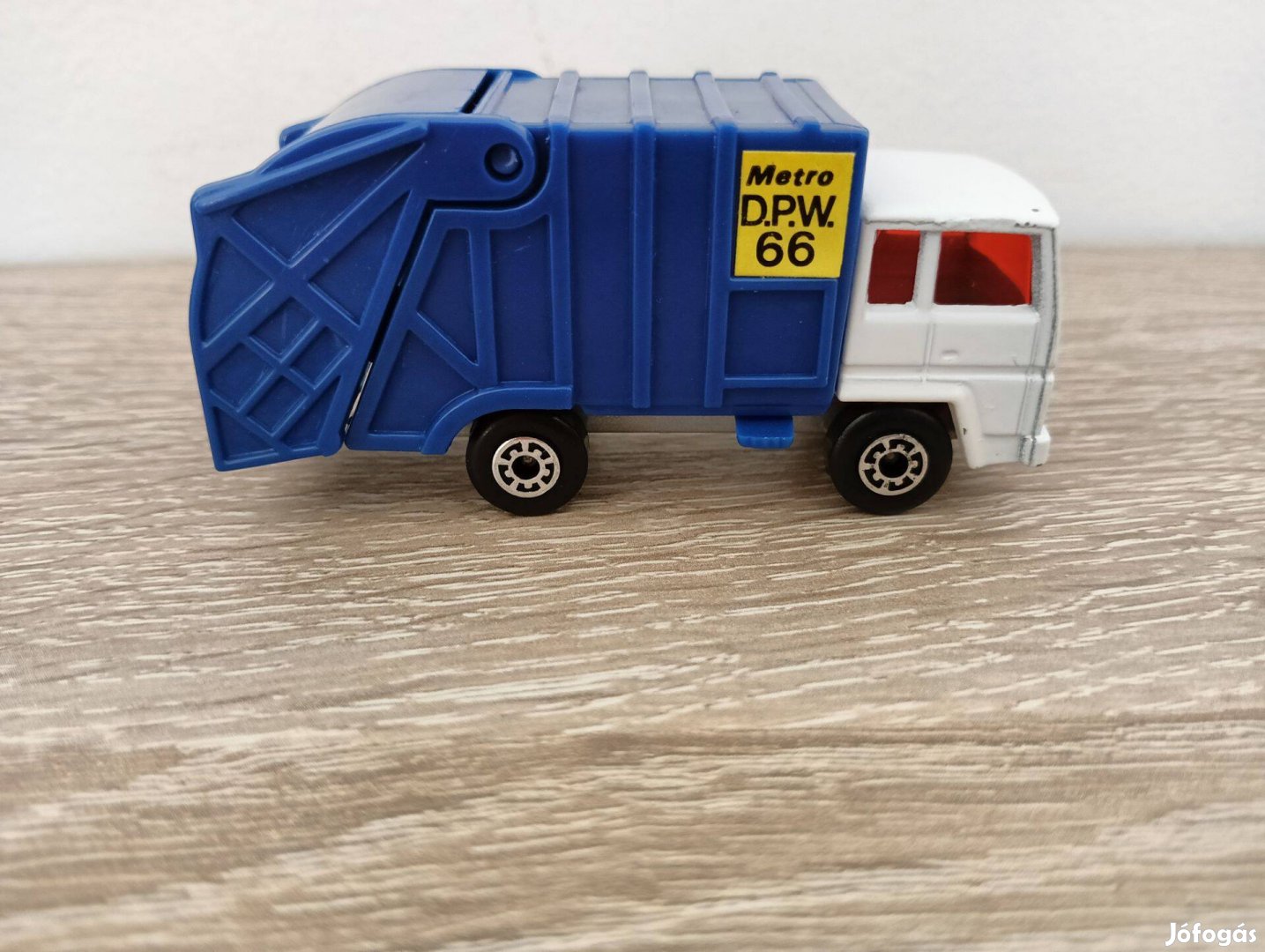 Matchbox Refuse Truck White Blue MB36