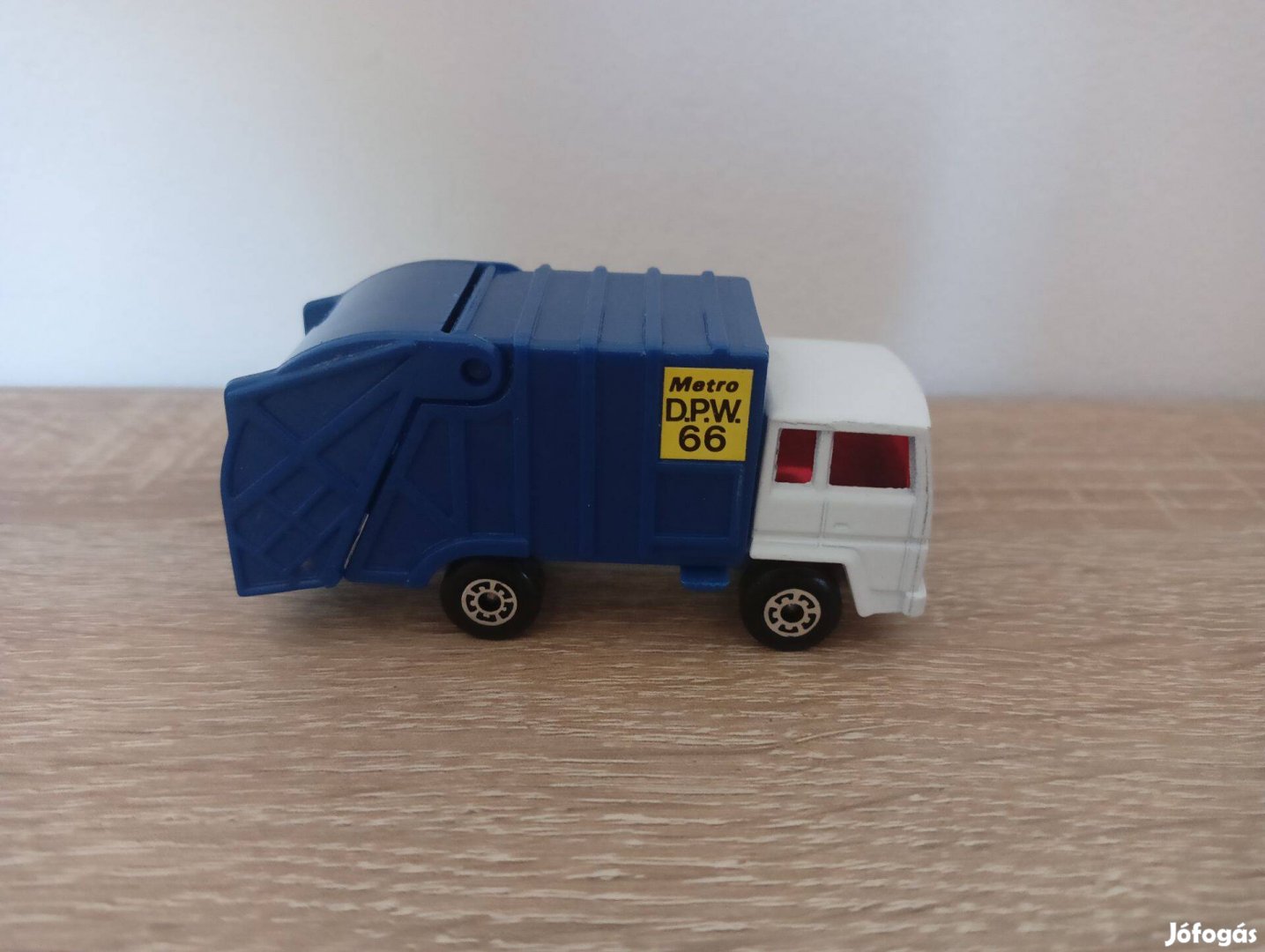 Matchbox Refuse Truck White Blue MB36