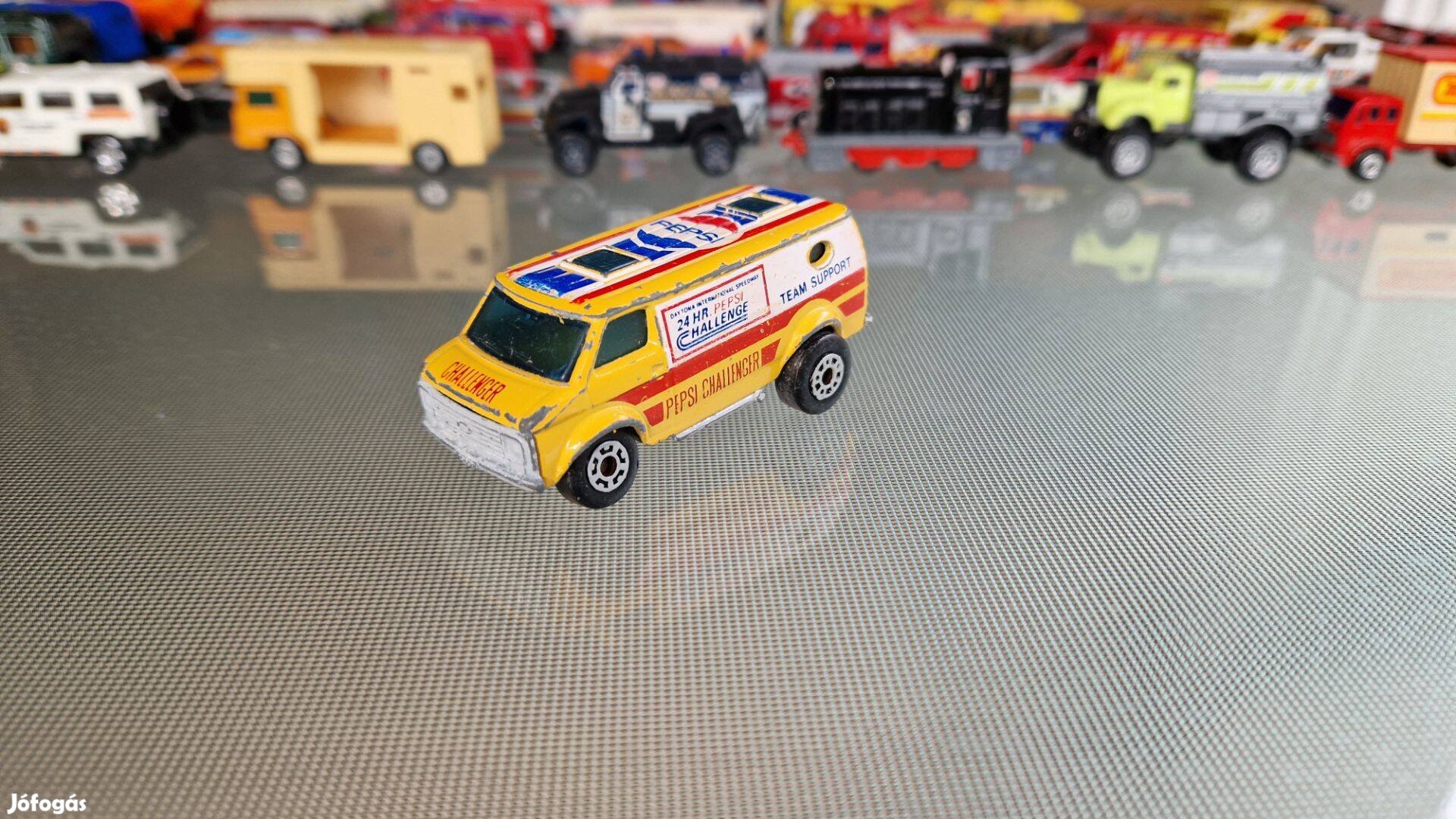 Matchbox Superfast Chevy Van Sárga Kisautó