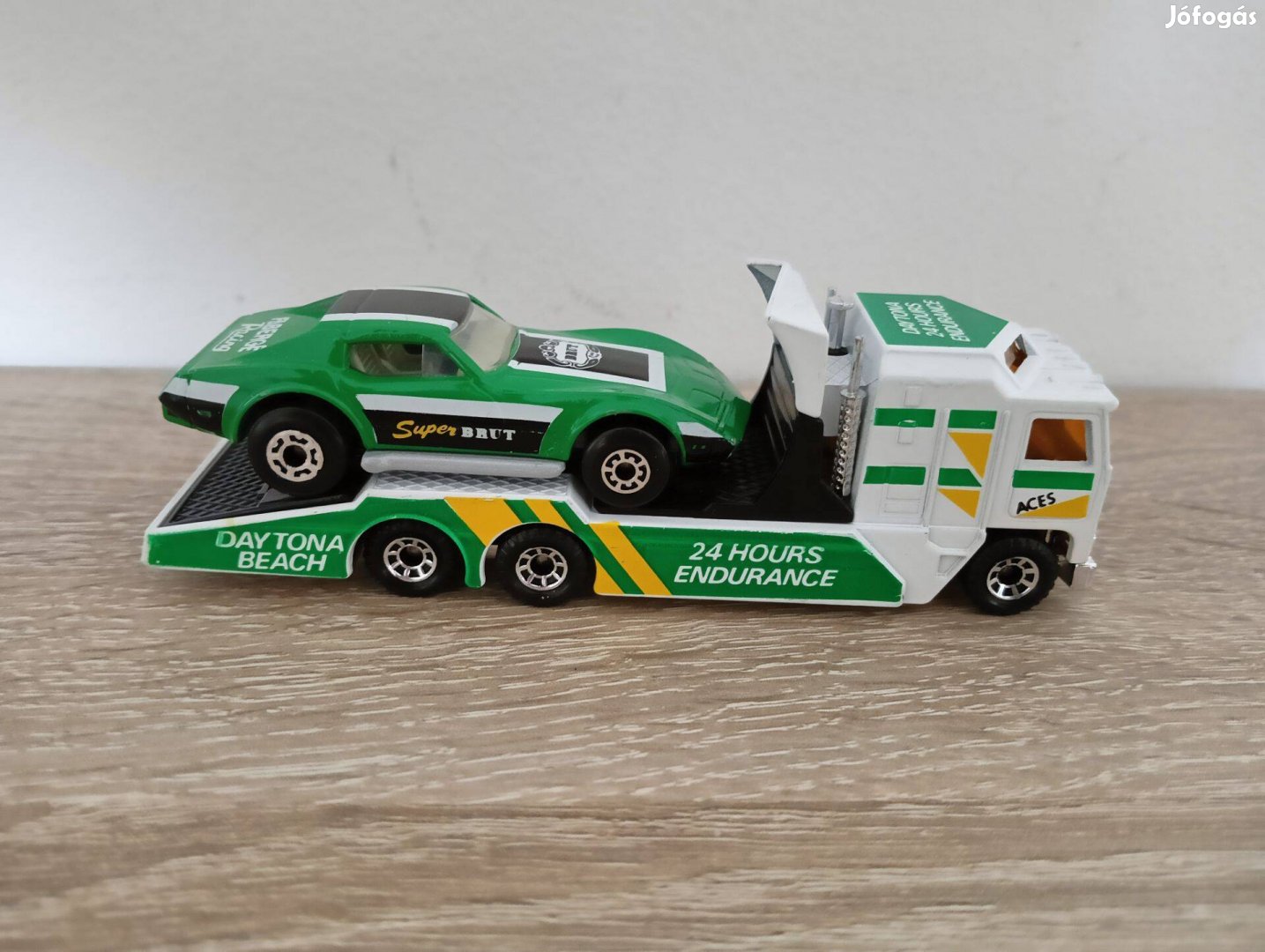 Matchbox TEAM Convoy Brut Kenworth Transporter / Corvette