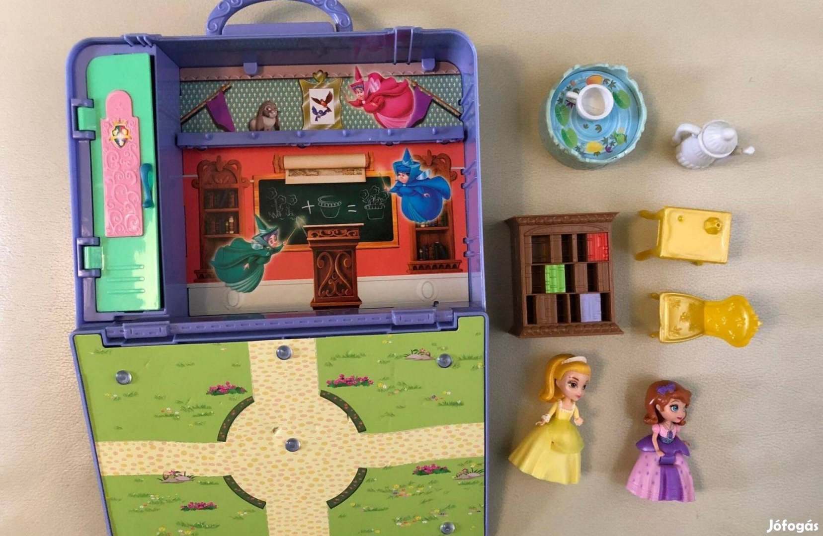 Mattel,Bell, Szófia hercegnős babaház kiegészítőkkel