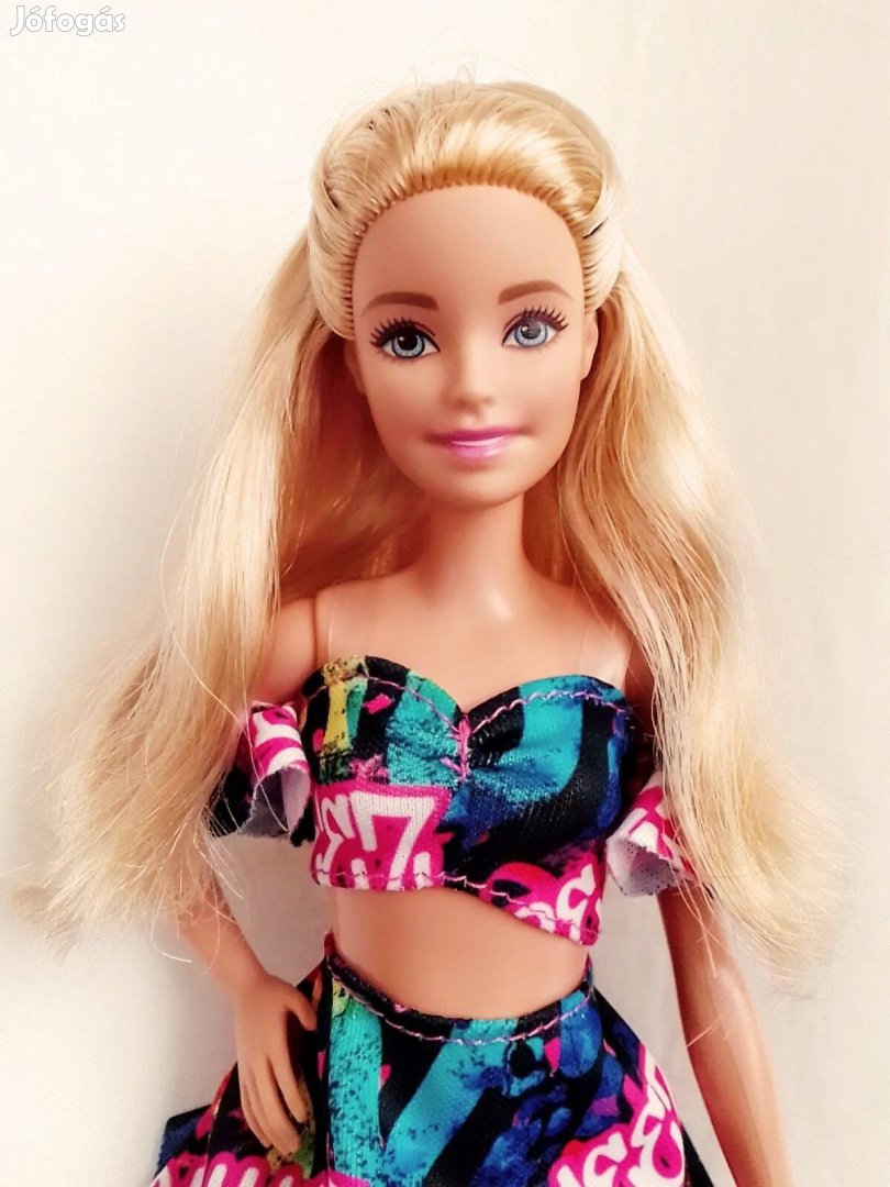 Mattel Fashion Barbie baba mozgatható térdizülettel