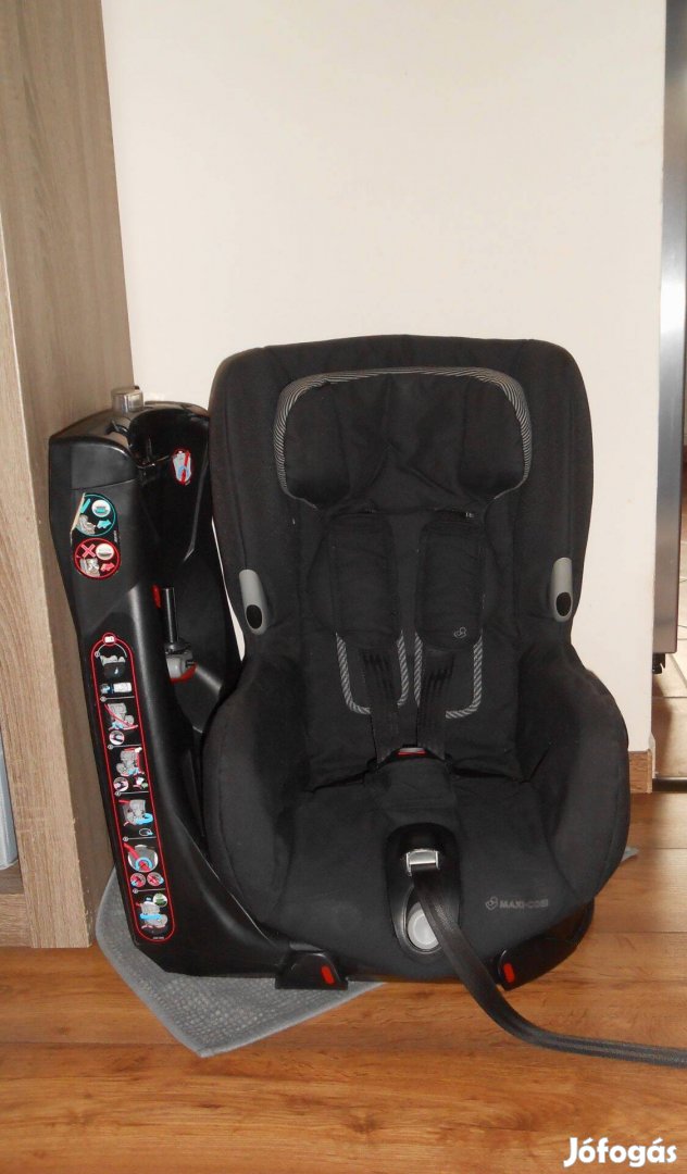 Maxi Cosi Axiss kifordítható gyerekülés 9-18 kg