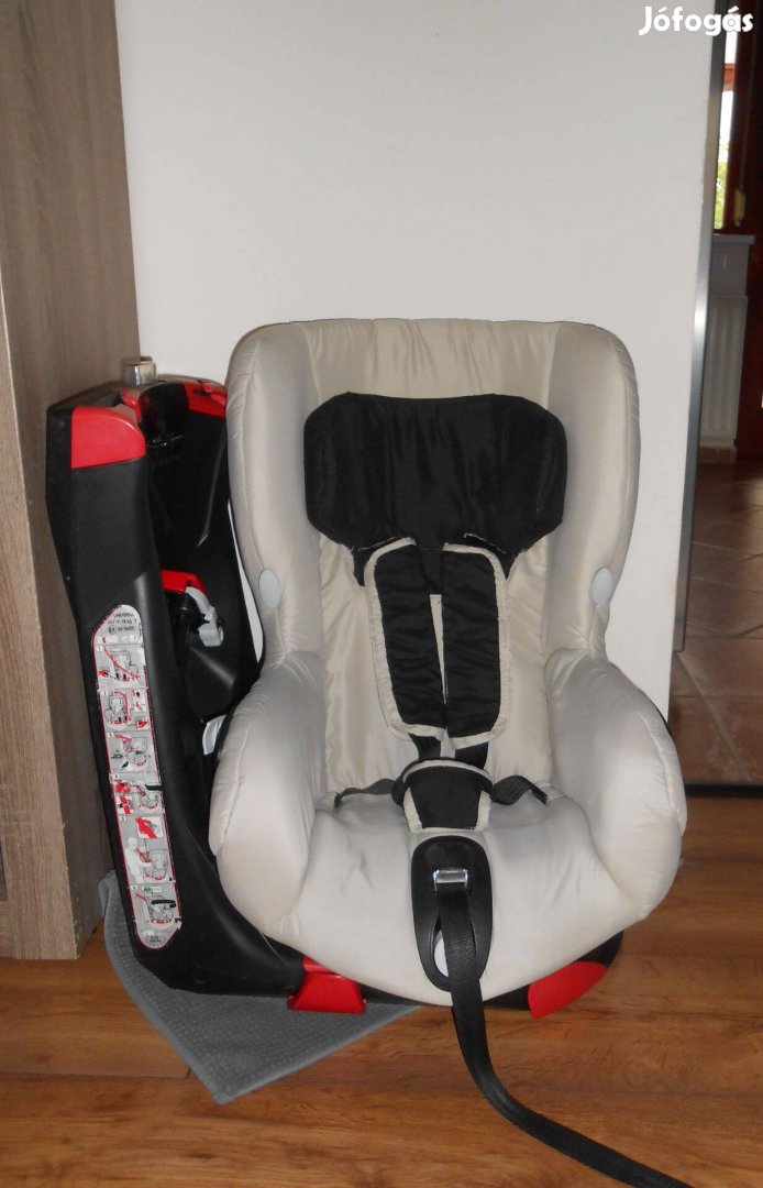 Maxi Cosi Axiss kifordítható gyerekülés 9-18 kg