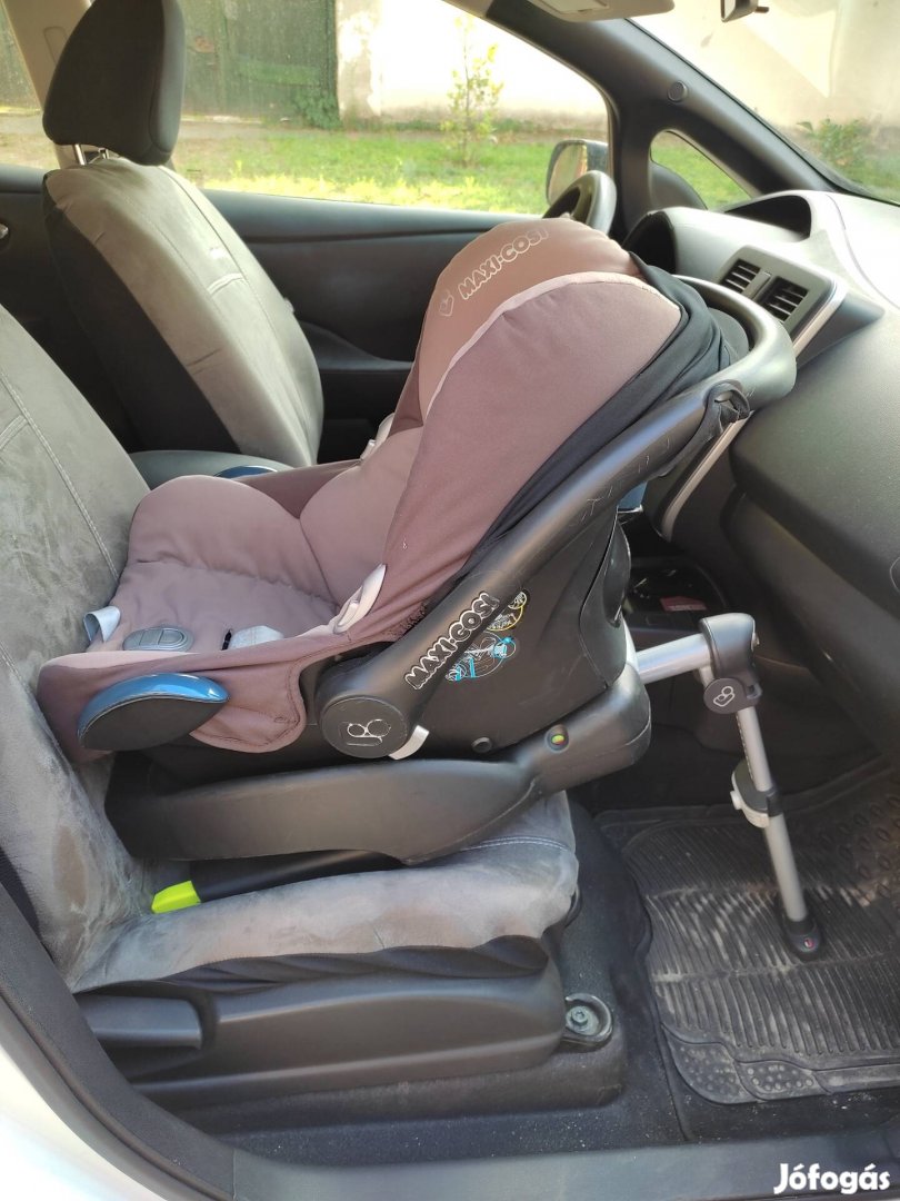 Maxi Cosi Cabriofix babahordozó isofix talppal 