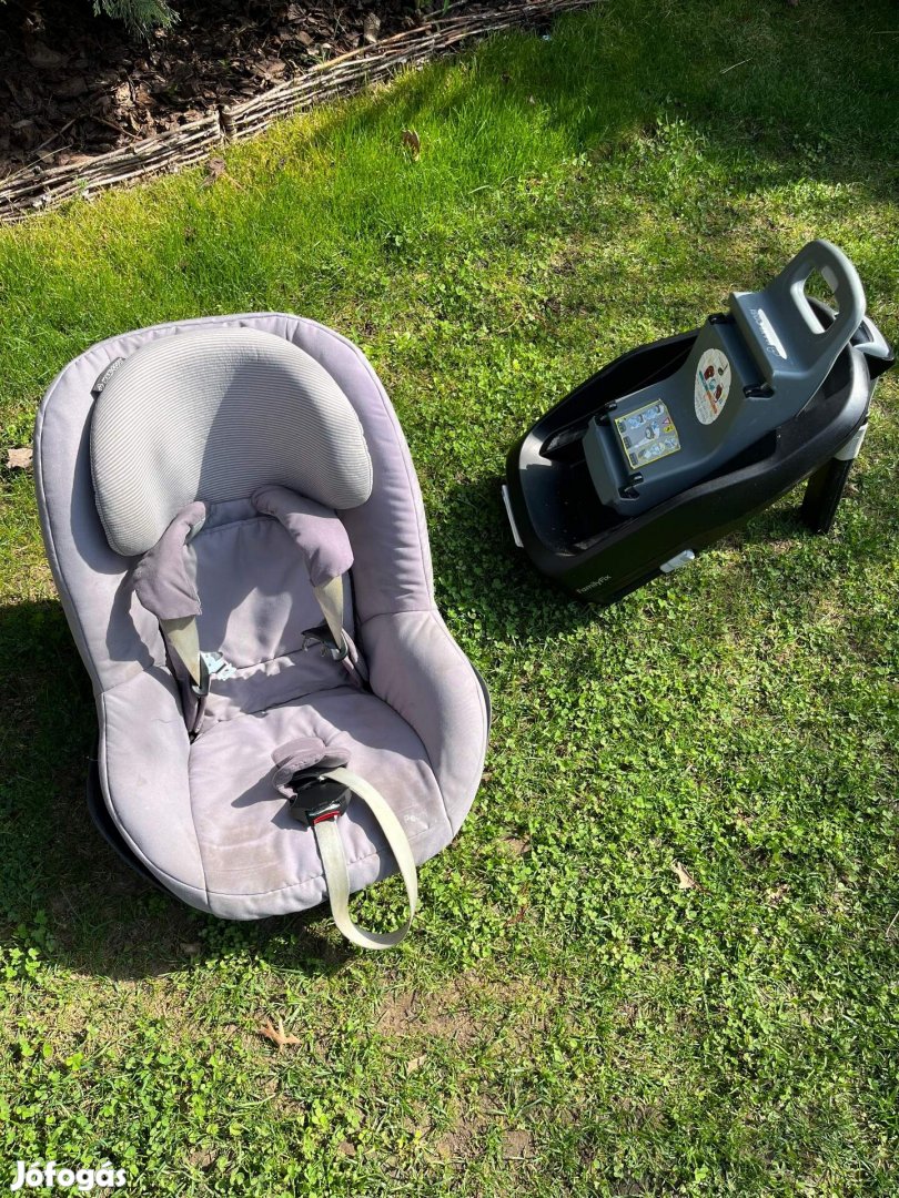 Maxi Cosi Familyfix bázistalp és Pearl gyerekülés együtt