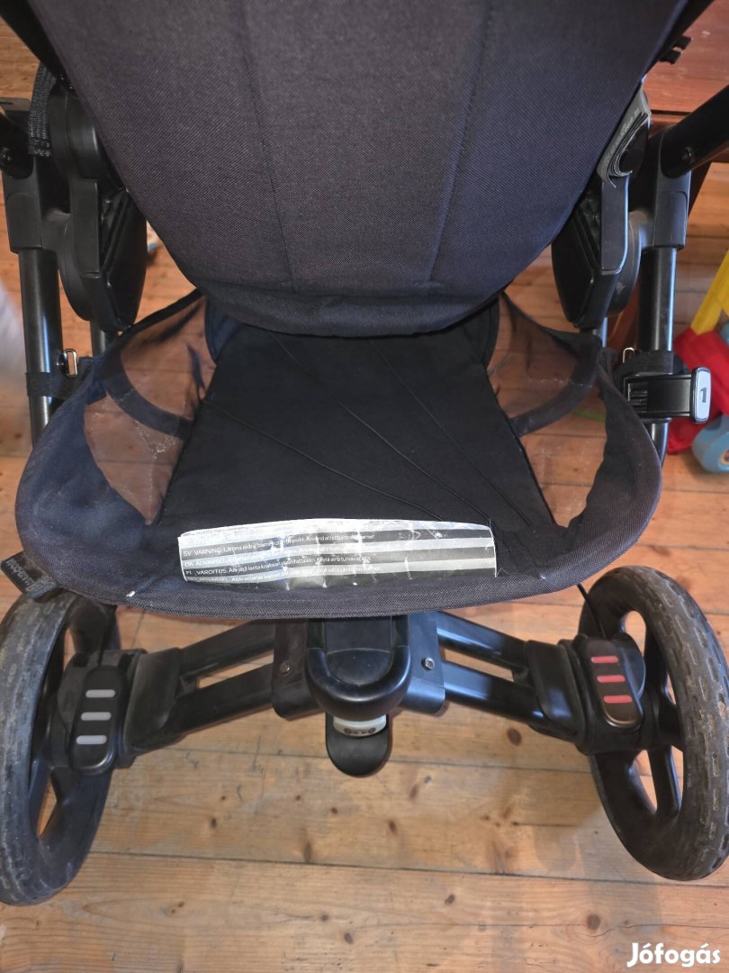 Maxi-Cosi Nova 3 babakocsi mózeskosárral