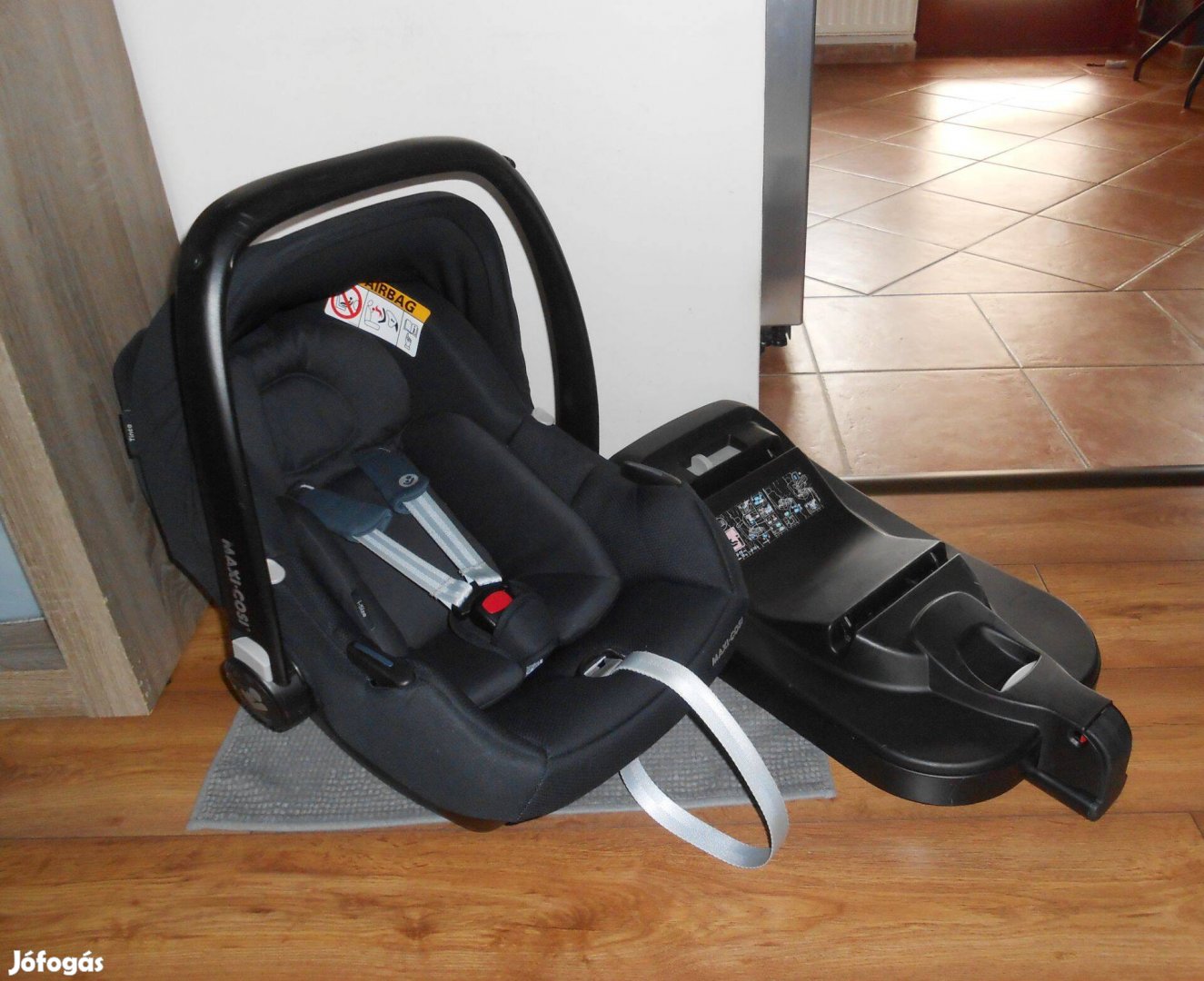Maxi Cosi Tinca I-size +isofix talp (Tinca Base) egyben
