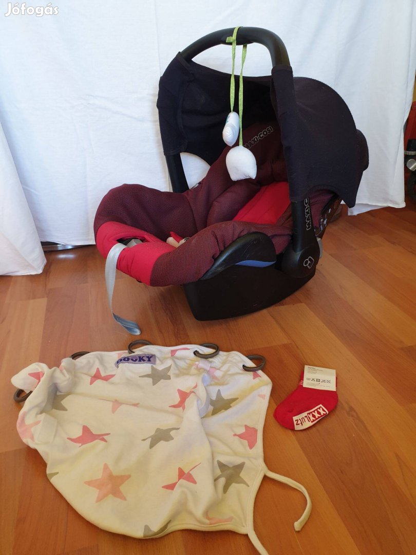 Maxi Cosi autós gyerekülés (0-13 kg) ajándék zoknival és napellenzővel