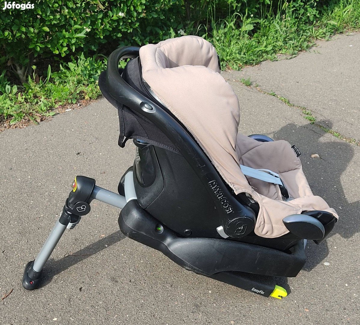 Maxi-cosi gyerekülés + Isofix talp