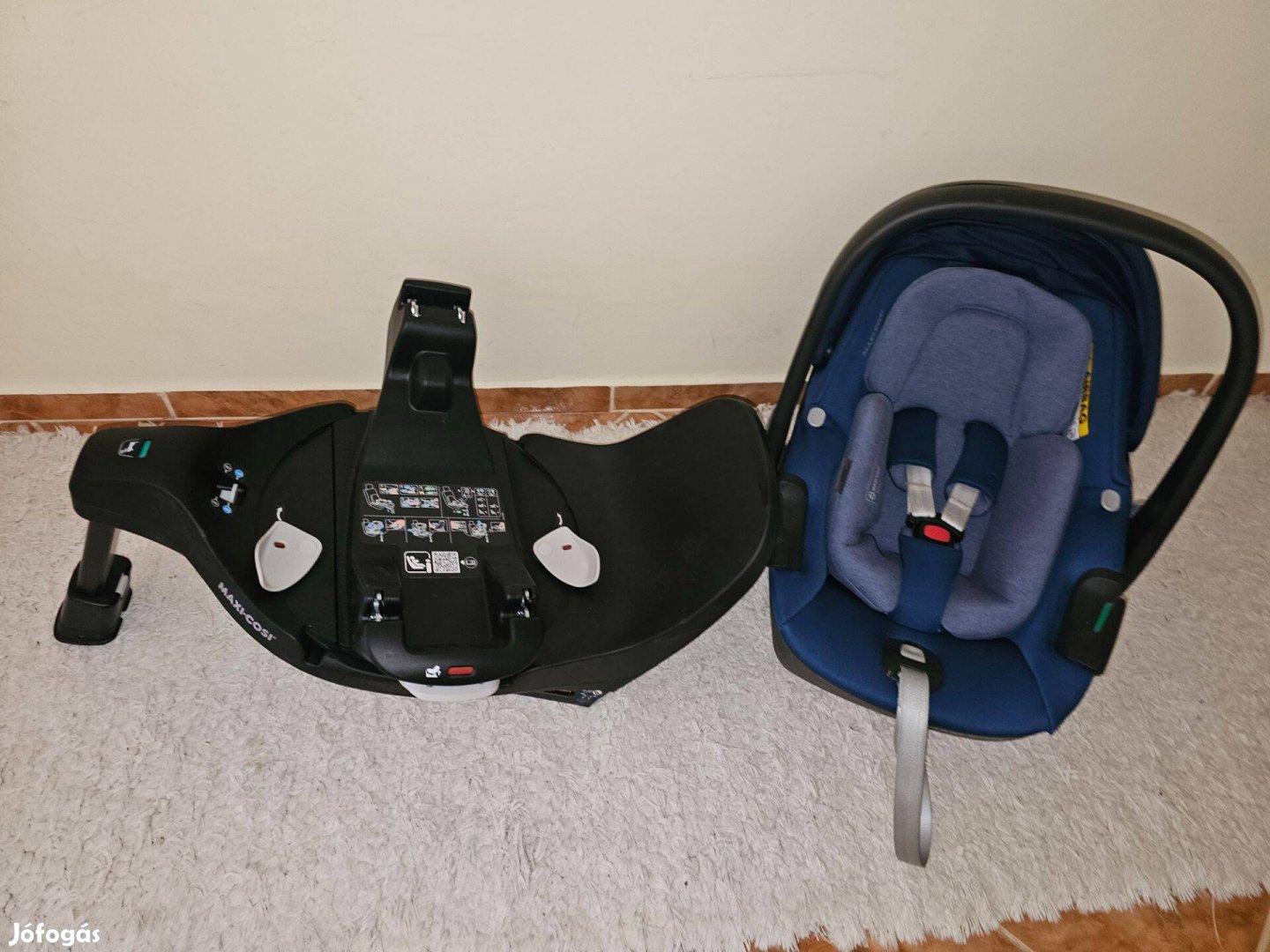 Maxi cosi pebble 360 hordozó kék és familyfix 360 pro talp