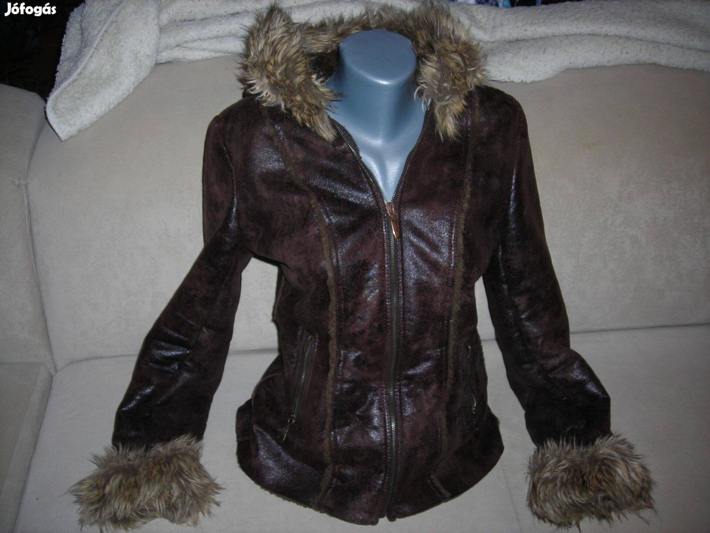 Mayo Chix kapucnis meleg női téli kabát S