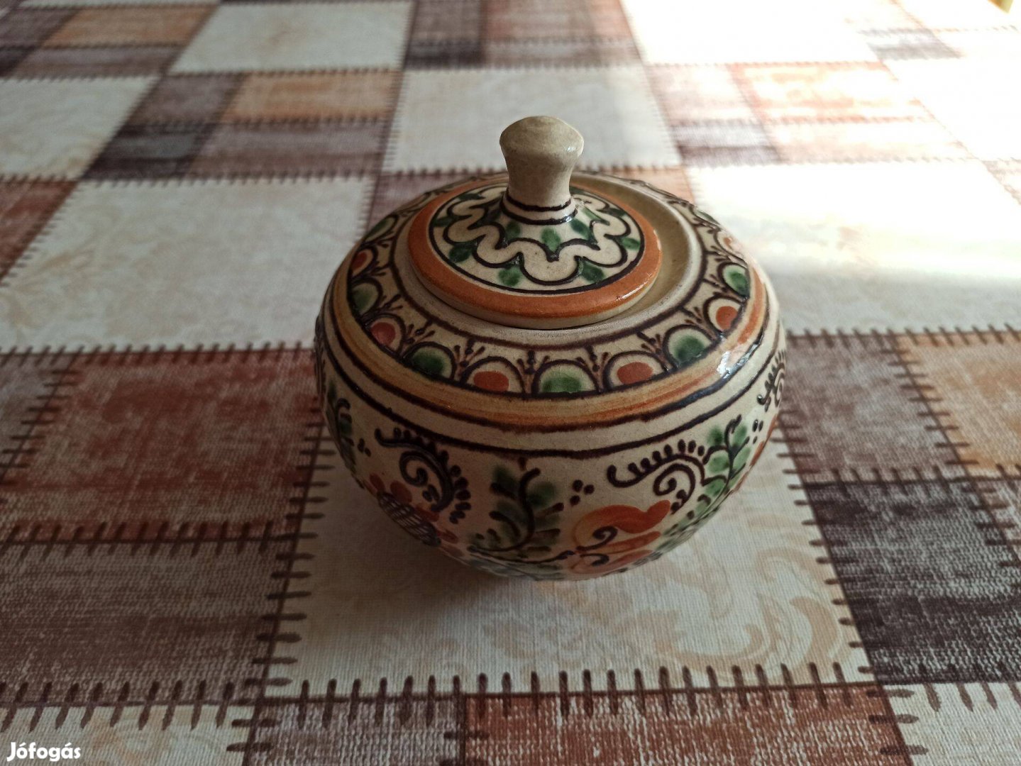 Mázas, színes agyagporcelán