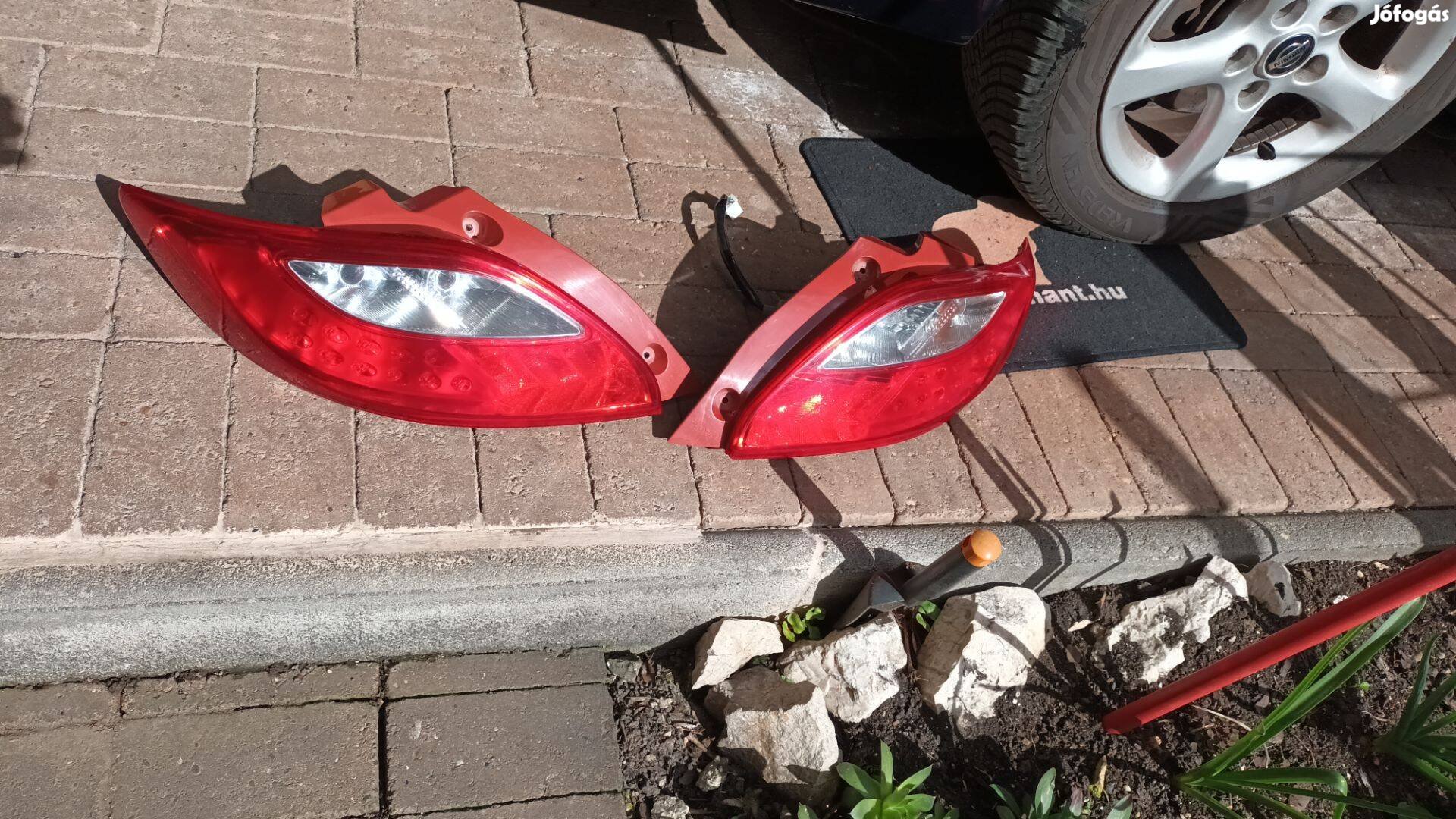 Mazda2 De hátsó lámpák