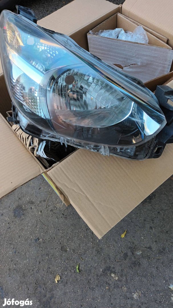 Mazda 2 DJ1 jobb első gyári (Koito) fényszóró