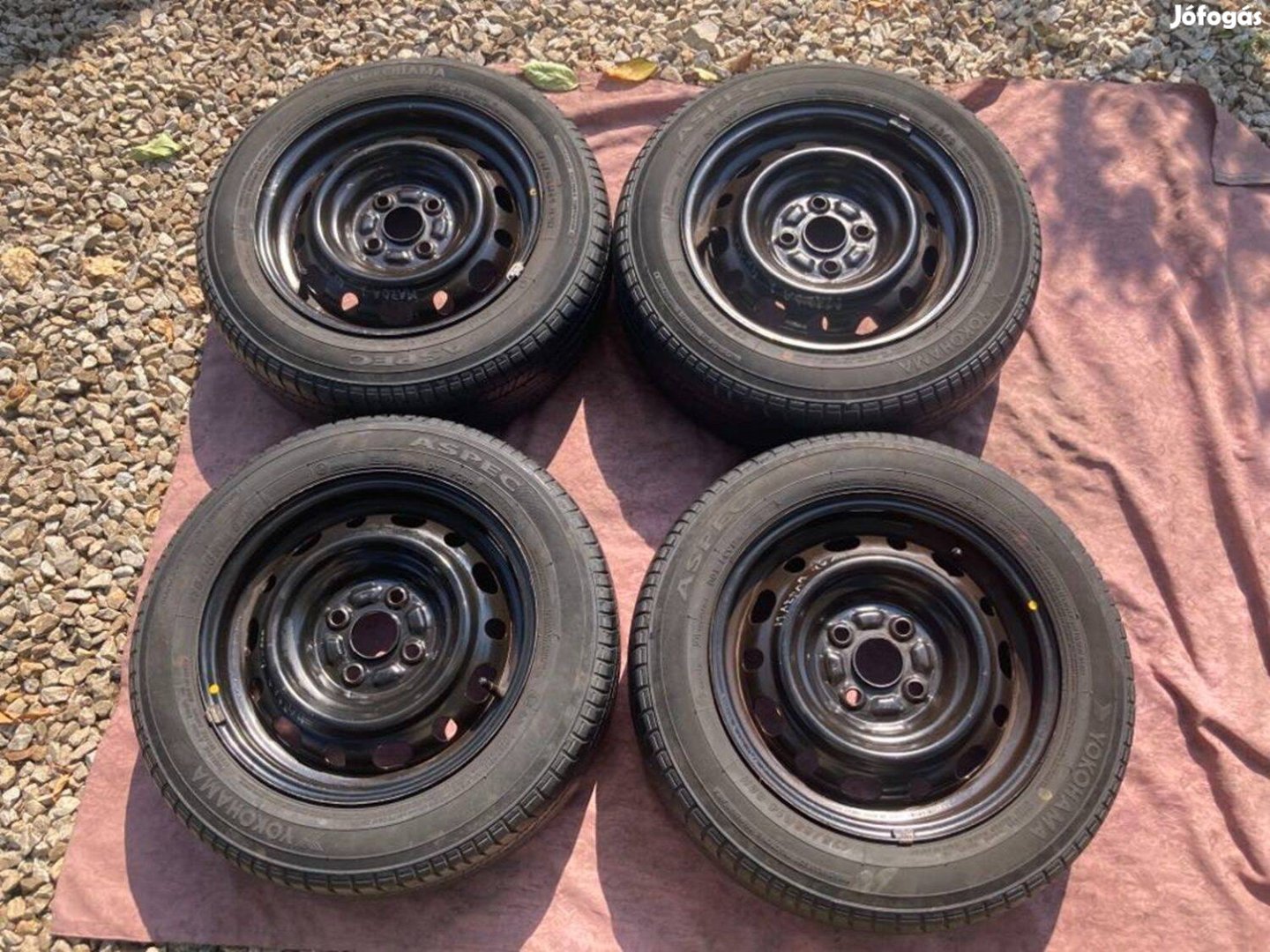 Mazda 2 kerekek 4x100 nyári 175/65 R14 gumikkal