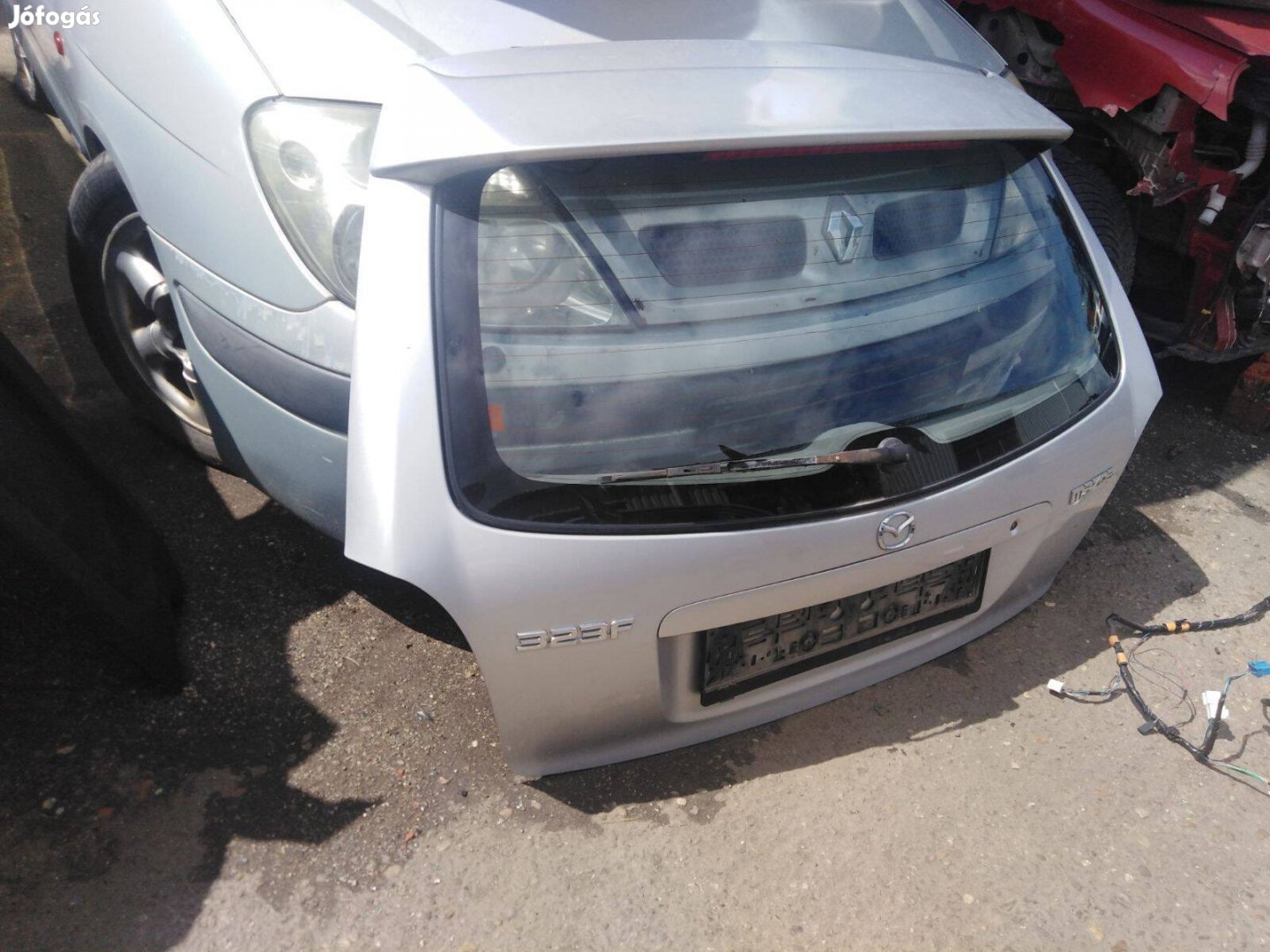 Mazda 323F csomagtérajtó