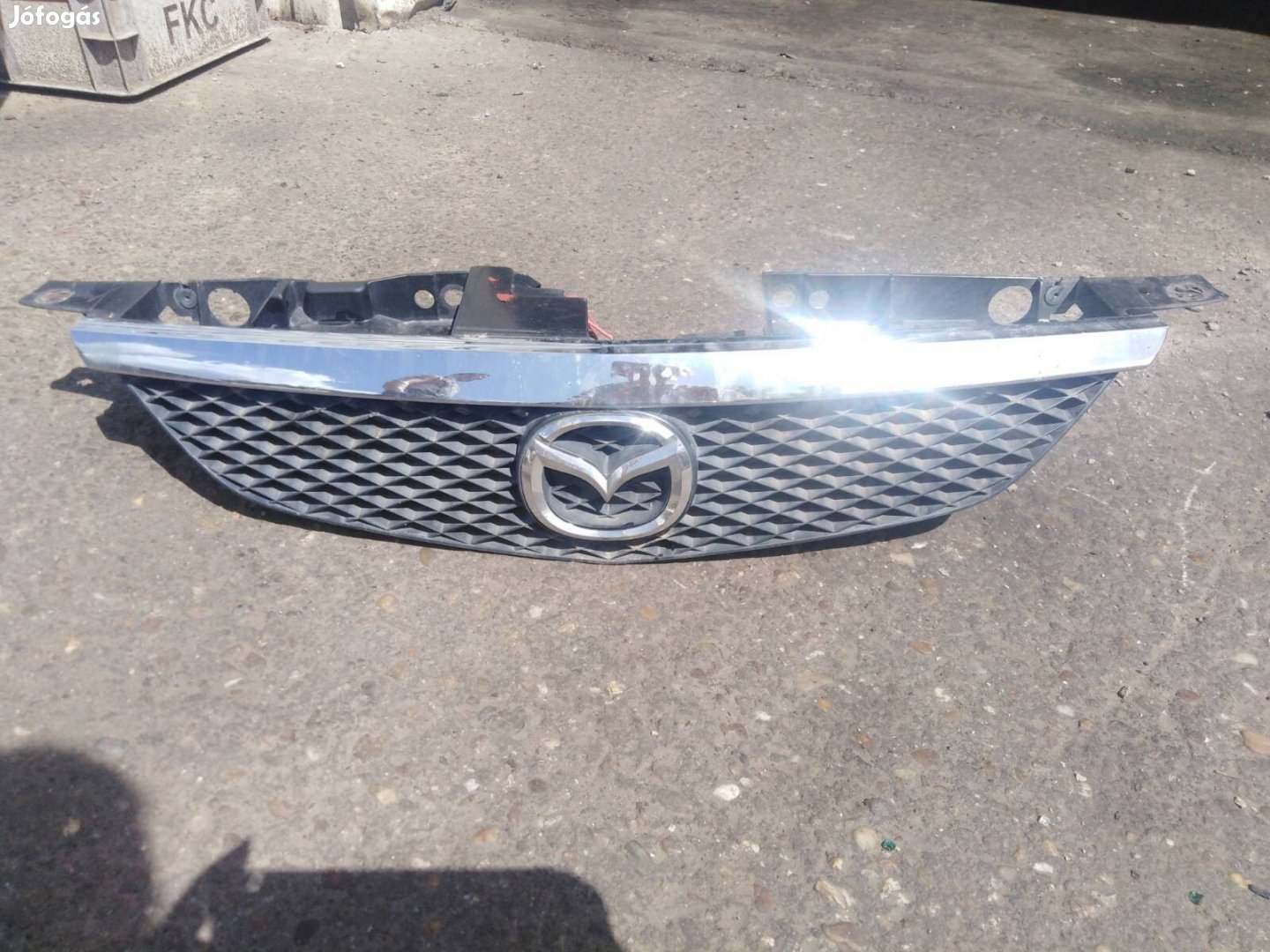 Mazda 323F díszrács