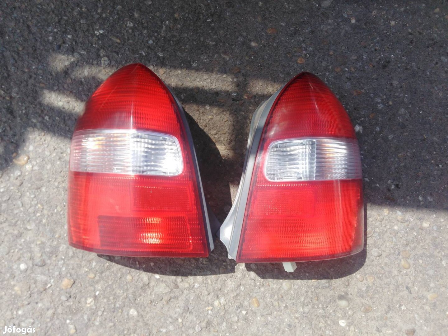 Mazda 323F hátsólámpa
